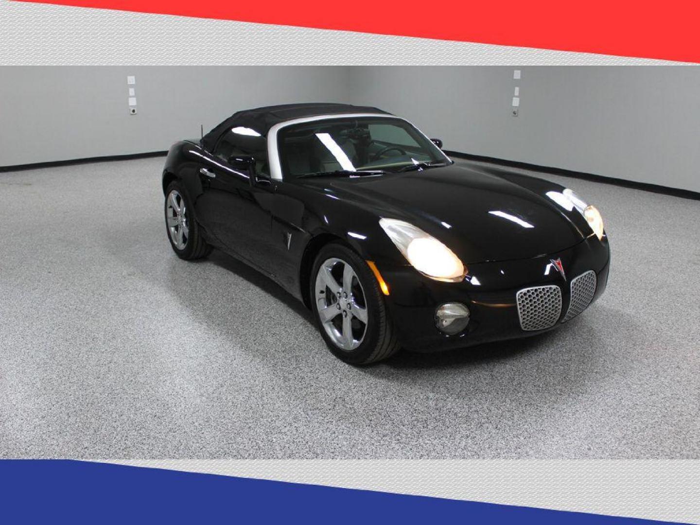 2006 Pontiac Solstice Roadster (1G2MB35B36Y) with an 2.4L L4 DOHC 16V engine, 5-Speed Manual Overdrive transmission, located at 5170 N La Cholla Blvd, Tucson, AZ, 85705, (520) 989-0282, 32.228245, -111.011742 - 2006 Pontiac Solstice - Photo#0