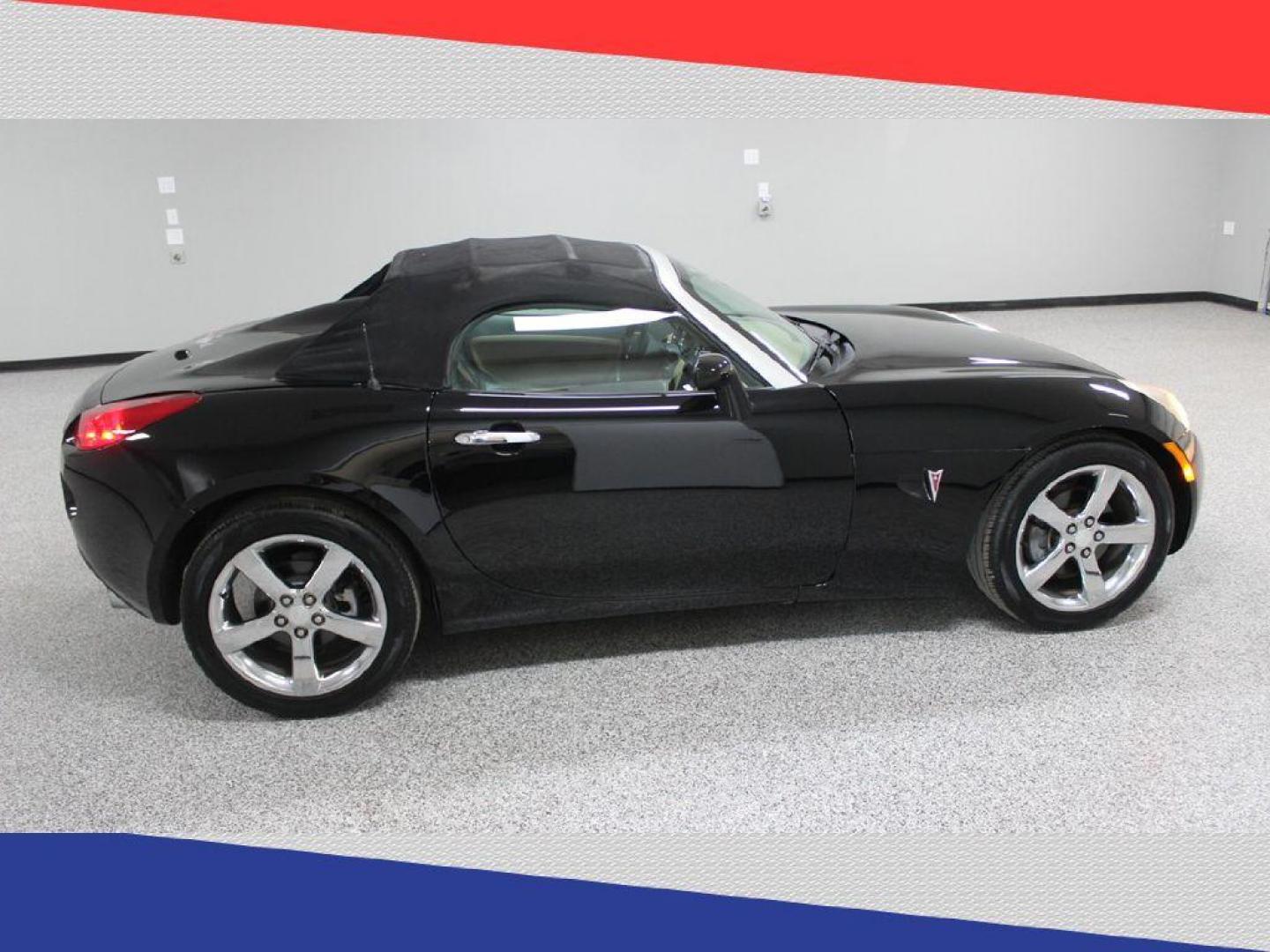 2006 Pontiac Solstice Roadster (1G2MB35B36Y) with an 2.4L L4 DOHC 16V engine, 5-Speed Manual Overdrive transmission, located at 5170 N La Cholla Blvd, Tucson, AZ, 85705, (520) 989-0282, 32.228245, -111.011742 - 2006 Pontiac Solstice - Photo#2
