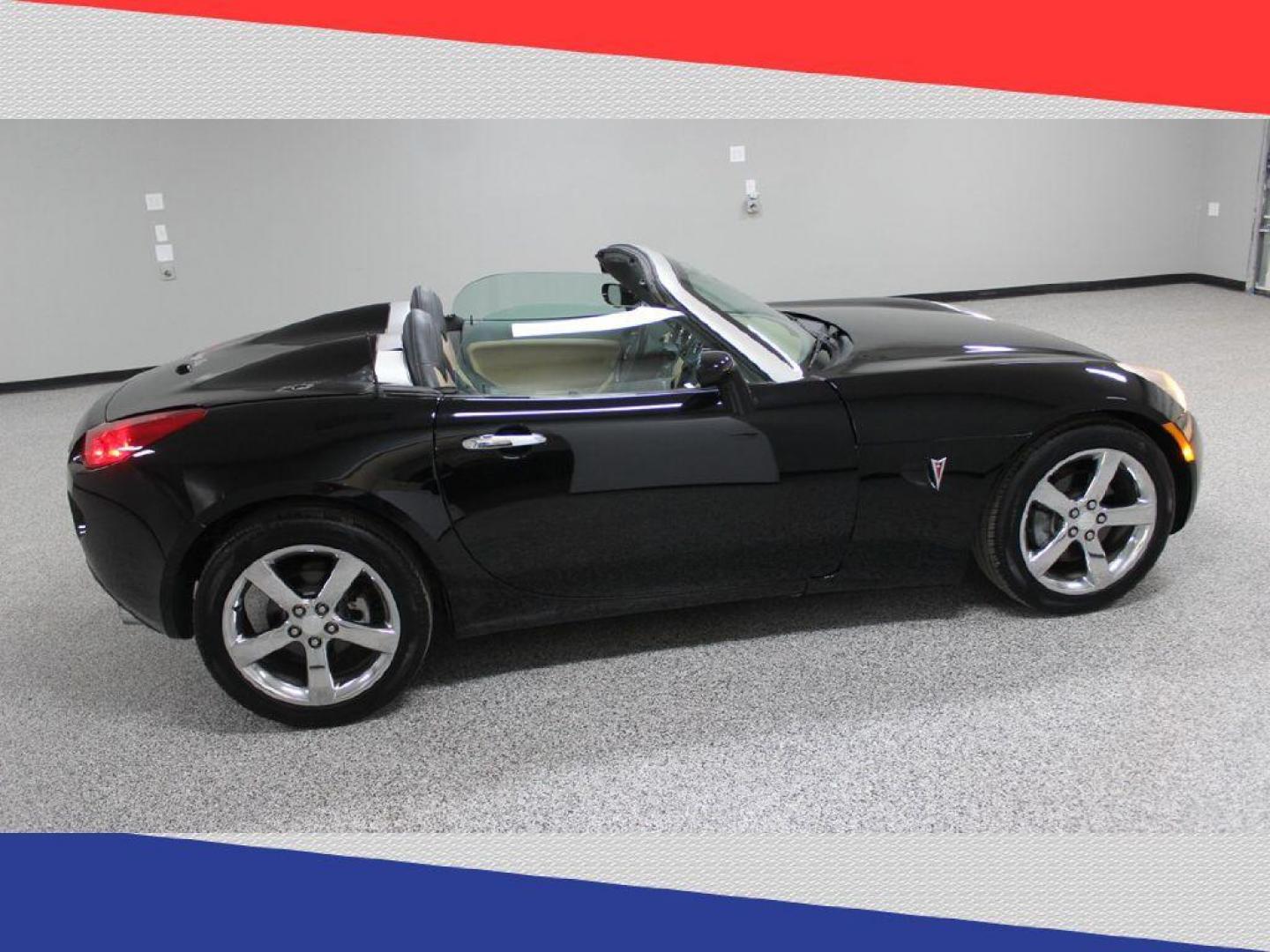 2006 Pontiac Solstice Roadster (1G2MB35B36Y) with an 2.4L L4 DOHC 16V engine, 5-Speed Manual Overdrive transmission, located at 5170 N La Cholla Blvd, Tucson, AZ, 85705, (520) 989-0282, 32.228245, -111.011742 - 2006 Pontiac Solstice - Photo#3