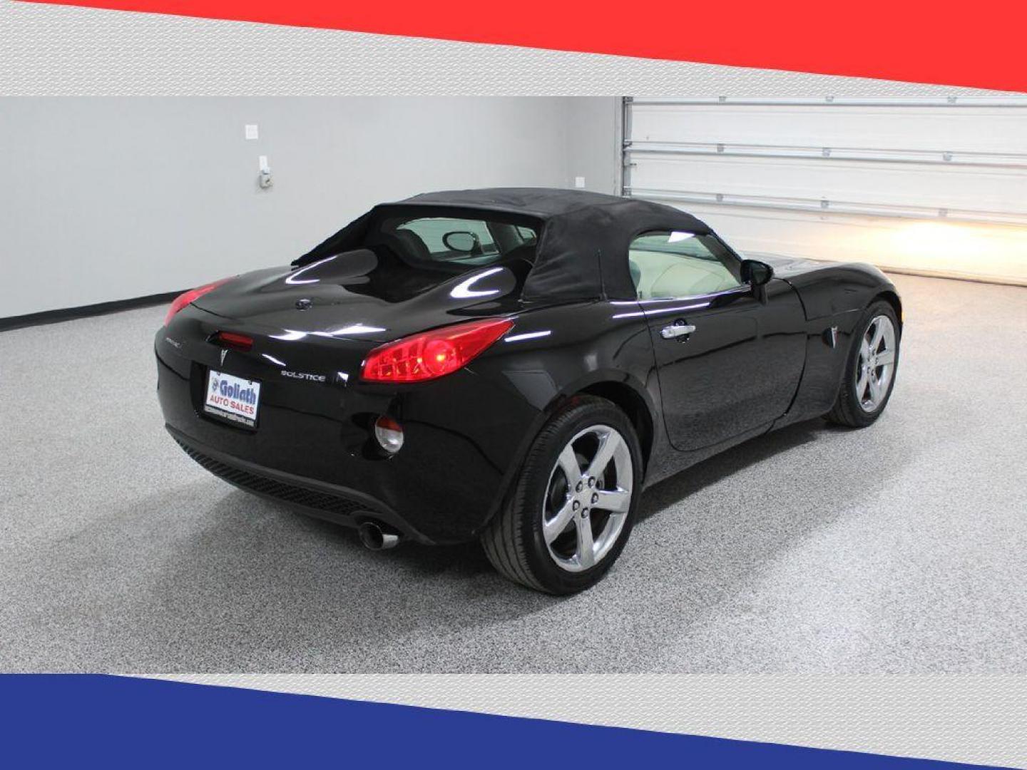 2006 Pontiac Solstice Roadster (1G2MB35B36Y) with an 2.4L L4 DOHC 16V engine, 5-Speed Manual Overdrive transmission, located at 5170 N La Cholla Blvd, Tucson, AZ, 85705, (520) 989-0282, 32.228245, -111.011742 - 2006 Pontiac Solstice - Photo#4