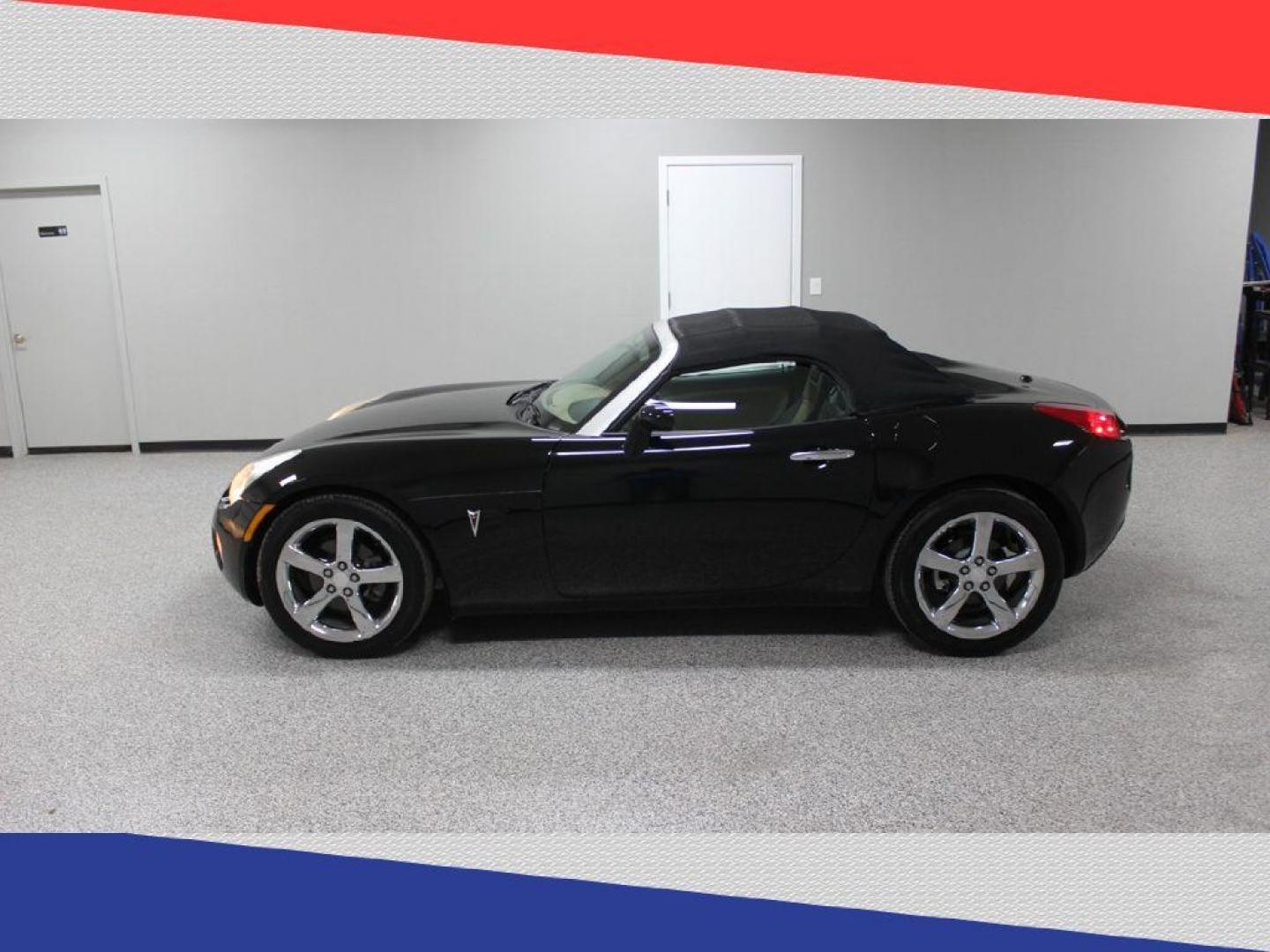 2006 Pontiac Solstice Roadster (1G2MB35B36Y) with an 2.4L L4 DOHC 16V engine, 5-Speed Manual Overdrive transmission, located at 5170 N La Cholla Blvd, Tucson, AZ, 85705, (520) 989-0282, 32.228245, -111.011742 - 2006 Pontiac Solstice - Photo#10