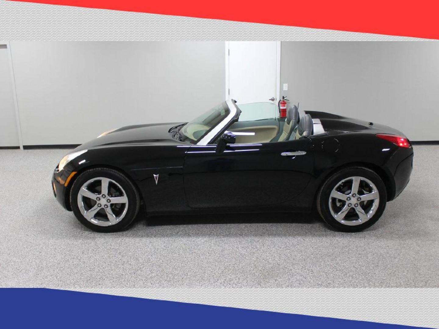 2006 Pontiac Solstice Roadster (1G2MB35B36Y) with an 2.4L L4 DOHC 16V engine, 5-Speed Manual Overdrive transmission, located at 5170 N La Cholla Blvd, Tucson, AZ, 85705, (520) 989-0282, 32.228245, -111.011742 - 2006 Pontiac Solstice - Photo#11