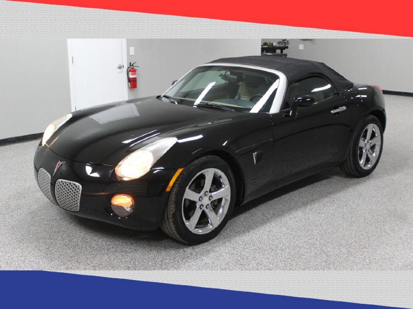 2006 Pontiac Solstice Roadster (1G2MB35B36Y) with an 2.4L L4 DOHC 16V engine, 5-Speed Manual Overdrive transmission, located at 5170 N La Cholla Blvd, Tucson, AZ, 85705, (520) 989-0282, 32.228245, -111.011742 - 2006 Pontiac Solstice - Photo#12