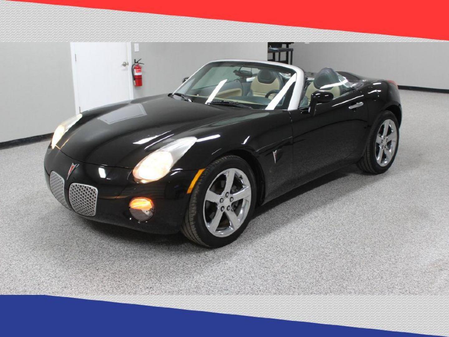 2006 Pontiac Solstice Roadster (1G2MB35B36Y) with an 2.4L L4 DOHC 16V engine, 5-Speed Manual Overdrive transmission, located at 5170 N La Cholla Blvd, Tucson, AZ, 85705, (520) 989-0282, 32.228245, -111.011742 - 2006 Pontiac Solstice - Photo#13