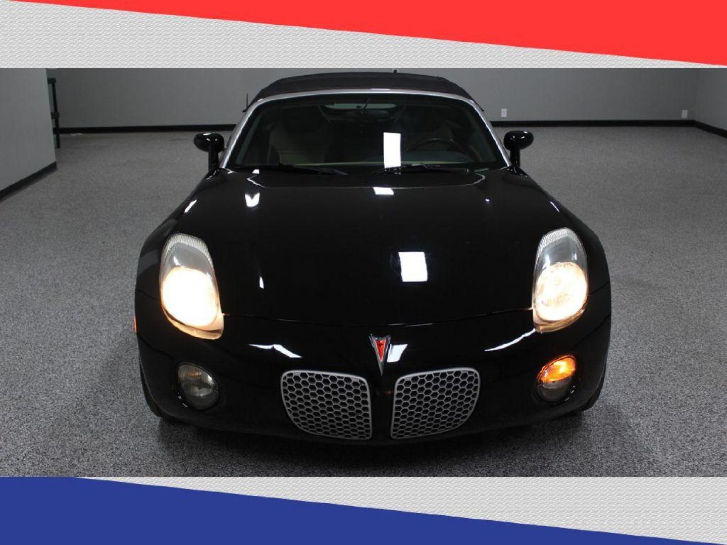 2006 Pontiac Solstice Roadster (1G2MB35B36Y) with an 2.4L L4 DOHC 16V engine, 5-Speed Manual Overdrive transmission, located at 5170 N La Cholla Blvd, Tucson, AZ, 85705, (520) 989-0282, 32.228245, -111.011742 - 2006 Pontiac Solstice - Photo#14
