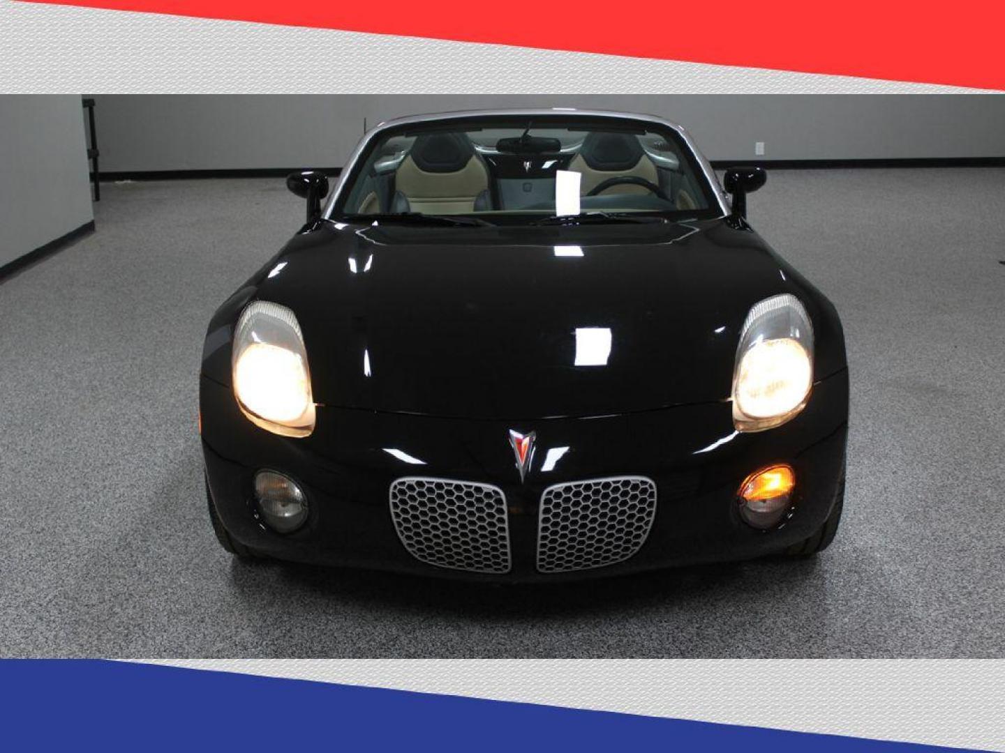 2006 Pontiac Solstice Roadster (1G2MB35B36Y) with an 2.4L L4 DOHC 16V engine, 5-Speed Manual Overdrive transmission, located at 5170 N La Cholla Blvd, Tucson, AZ, 85705, (520) 989-0282, 32.228245, -111.011742 - 2006 Pontiac Solstice - Photo#15