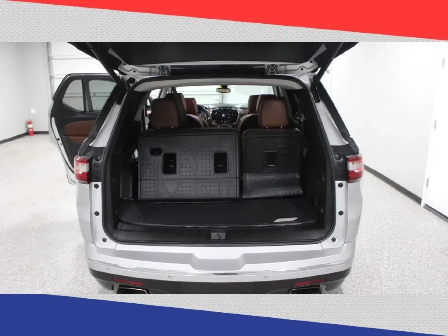 2019 Chevrolet Traverse Premier AWD (1GNEVJKW9KJ) with an 3.6L V6 DOHC 24V engine, 9A transmission, located at 5170 N La Cholla Blvd, Tucson, AZ, 85705, (520) 989-0282, 32.228245, -111.011742 - 2019 Chevrolet Traverse - Photo#33