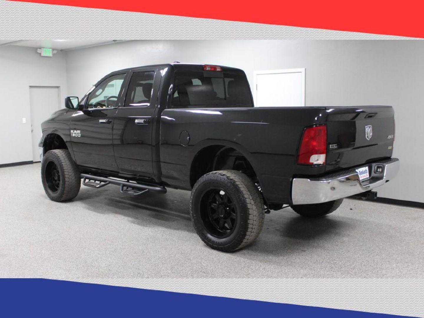 2018 Ram 1500 SLT Quad Cab 4WD (1C6RR7GG0JS) with an 3.6L V6 DOHC 24V FFV engine, 8A transmission, located at 5170 N La Cholla Blvd, Tucson, AZ, 85705, (520) 989-0282, 32.228245, -111.011742 - 2018 Ram 1500 - Photo#4