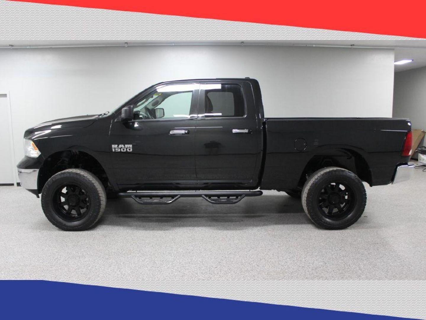 2018 Ram 1500 SLT Quad Cab 4WD (1C6RR7GG0JS) with an 3.6L V6 DOHC 24V FFV engine, 8A transmission, located at 5170 N La Cholla Blvd, Tucson, AZ, 85705, (520) 989-0282, 32.228245, -111.011742 - 2018 Ram 1500 - Photo#5