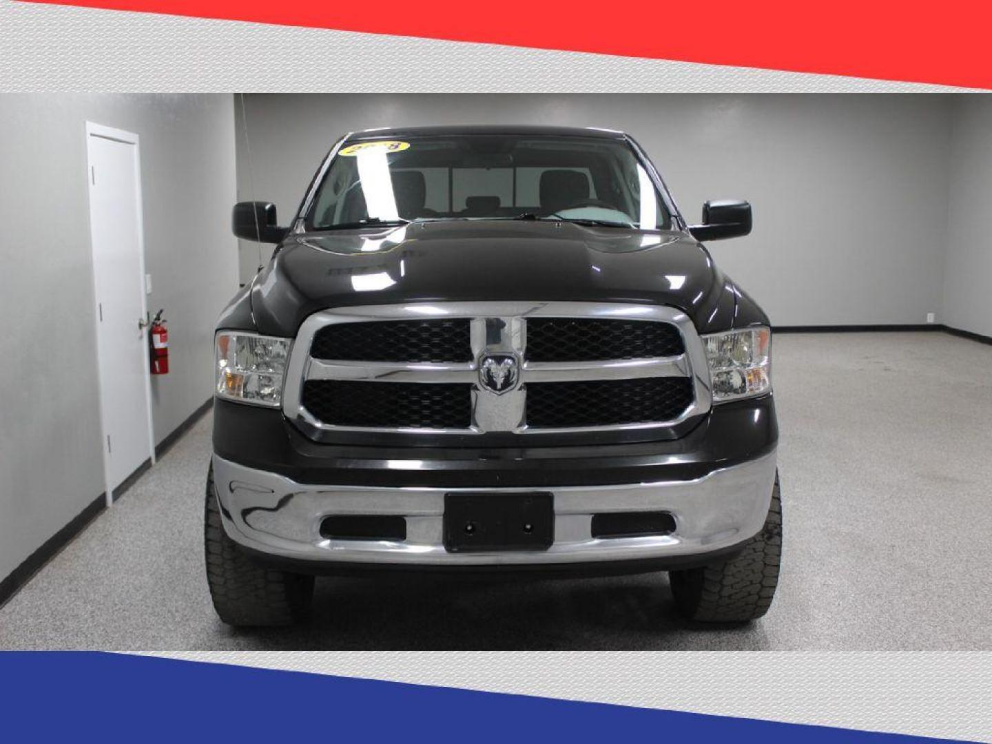 2018 Ram 1500 SLT Quad Cab 4WD (1C6RR7GG0JS) with an 3.6L V6 DOHC 24V FFV engine, 8A transmission, located at 5170 N La Cholla Blvd, Tucson, AZ, 85705, (520) 989-0282, 32.228245, -111.011742 - 2018 Ram 1500 - Photo#7