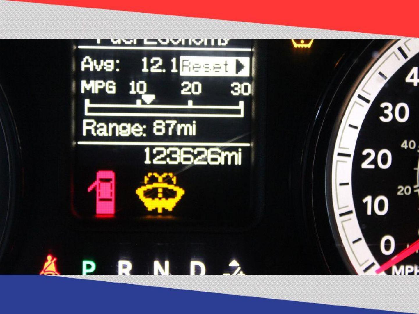 2018 Ram 1500 SLT Quad Cab 4WD (1C6RR7GG0JS) with an 3.6L V6 DOHC 24V FFV engine, 8A transmission, located at 5170 N La Cholla Blvd, Tucson, AZ, 85705, (520) 989-0282, 32.228245, -111.011742 - 2018 Ram 1500 - Photo#8