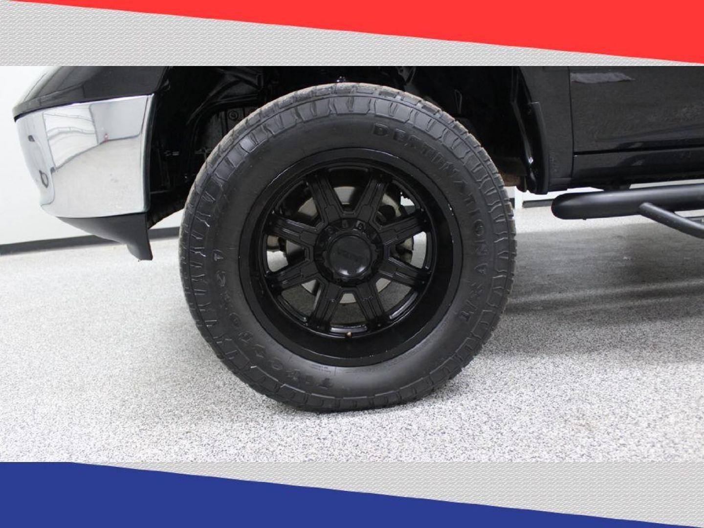 2018 Ram 1500 SLT Quad Cab 4WD (1C6RR7GG0JS) with an 3.6L V6 DOHC 24V FFV engine, 8A transmission, located at 5170 N La Cholla Blvd, Tucson, AZ, 85705, (520) 989-0282, 32.228245, -111.011742 - 2018 Ram 1500 - Photo#34