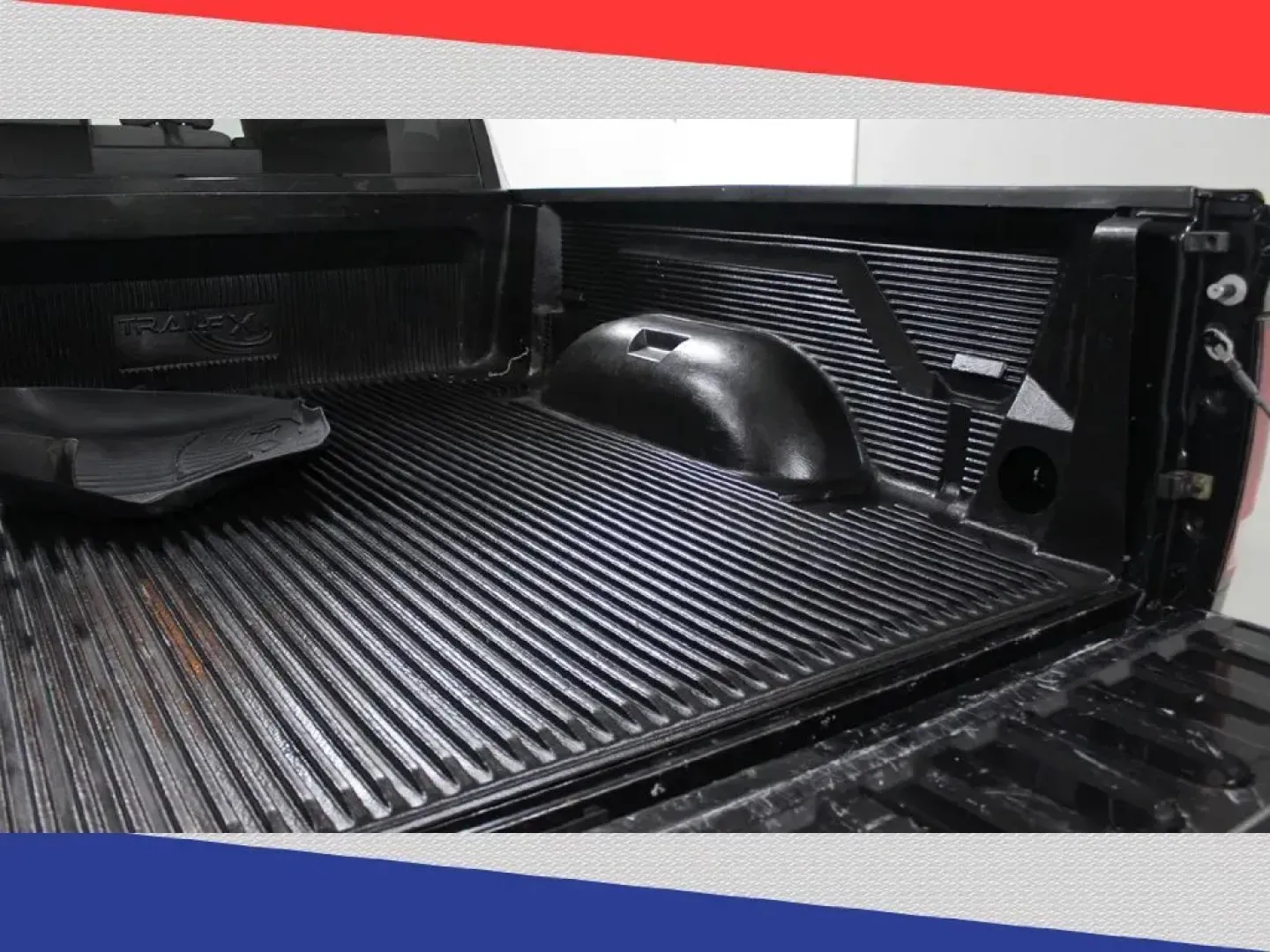 2018 Ram 1500 SLT Quad Cab 4WD (1C6RR7GG0JS) with an 3.6L V6 DOHC 24V FFV engine, 8A transmission, located at 5170 N La Cholla Blvd, Tucson, AZ, 85705, (520) 989-0282, 32.228245, -111.011742 - 2018 Ram 1500 - Photo#23