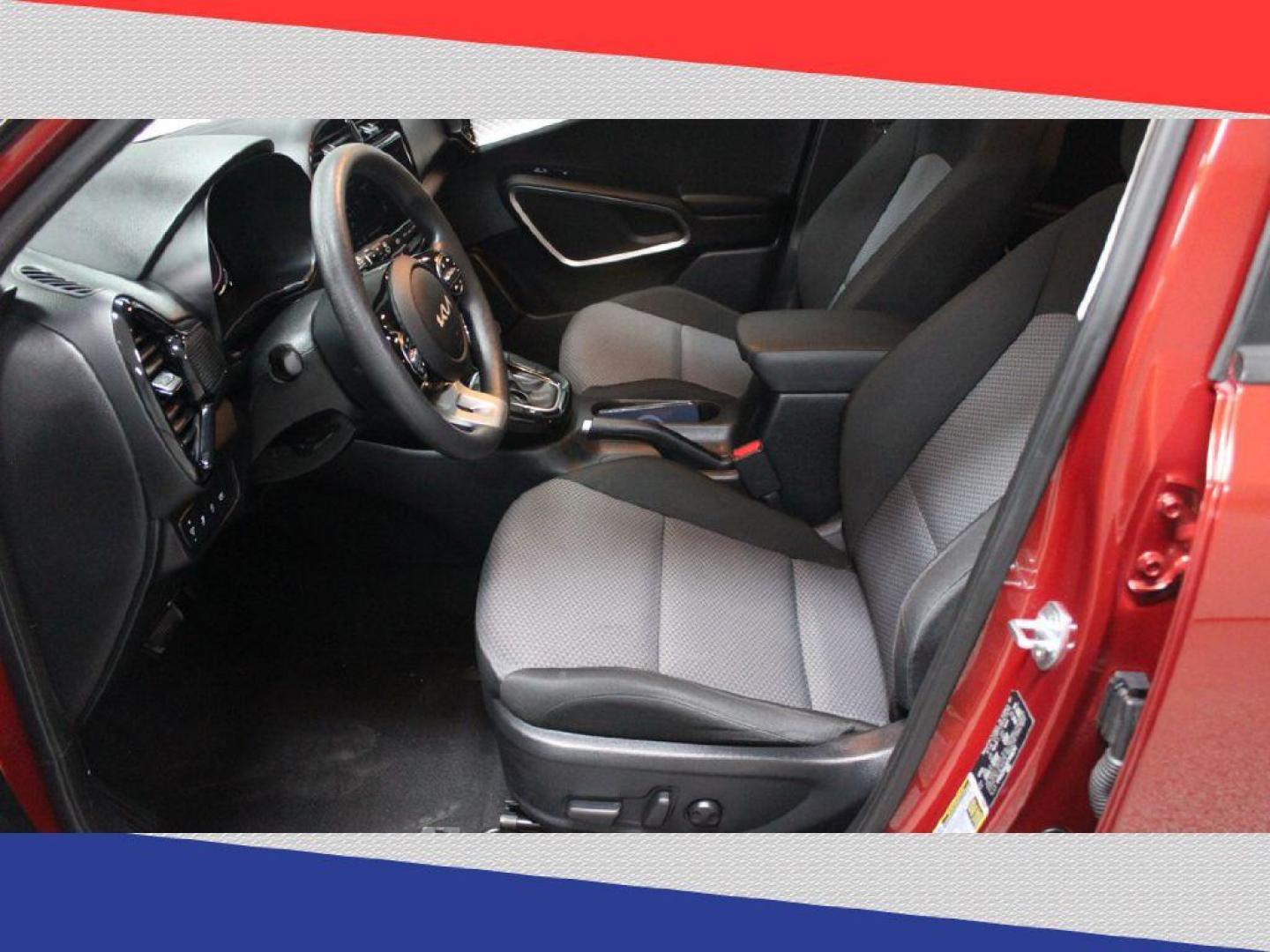 2023 Kia Soul LX CVT (KNDJ23AUXP7) with an 2.0L L4 DOHC 16V engine, CVT transmission, located at 5170 N La Cholla Blvd, Tucson, AZ, 85705, (520) 989-0282, 32.228245, -111.011742 - 2023 Kia Soul - Photo#10