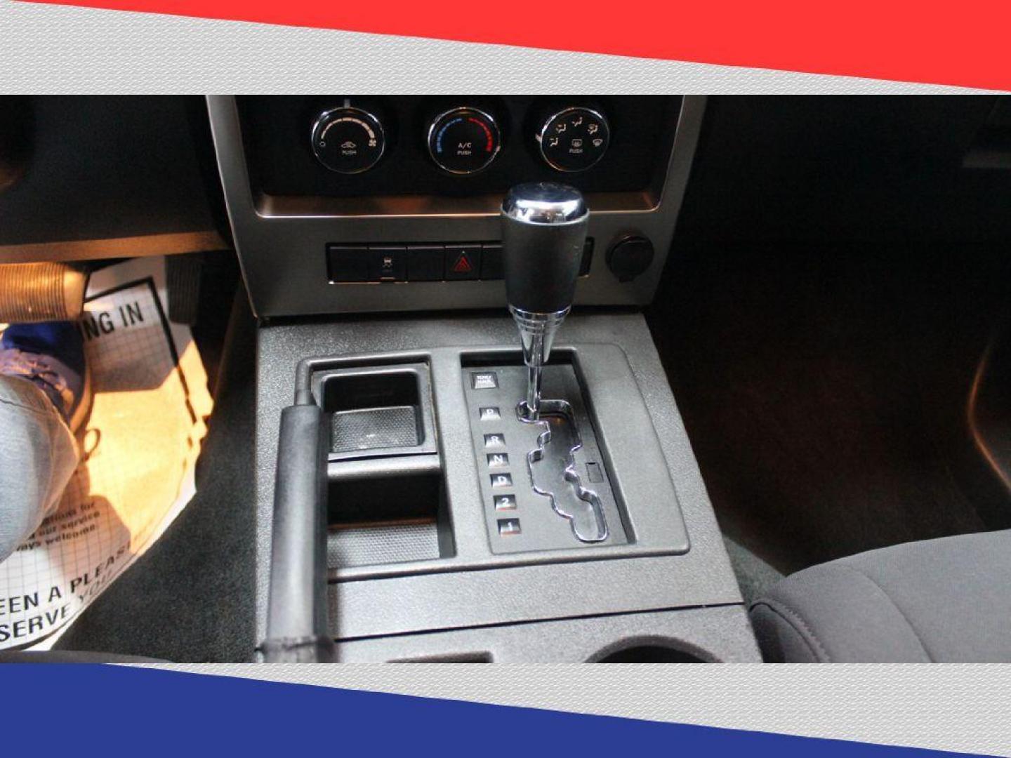 2012 Jeep Liberty Sport 2WD (1C4PJLAK2CW) with an 3.7L V6 SOHC 12V engine, 4-Speed Automatic transmission, located at 5170 N La Cholla Blvd, Tucson, AZ, 85705, (520) 989-0282, 32.228245, -111.011742 - 2012 Jeep Liberty - Photo#9