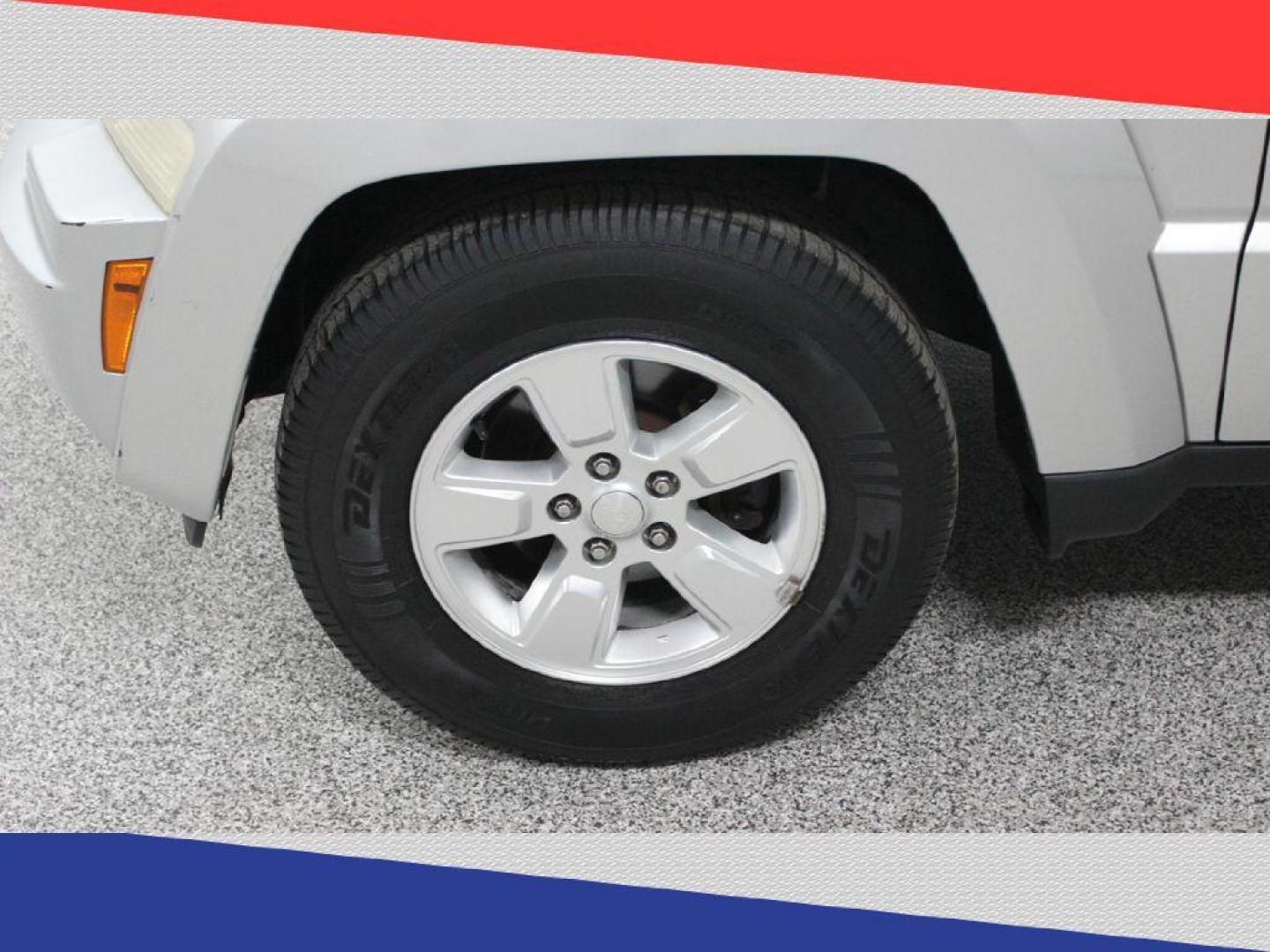 2012 Jeep Liberty Sport 2WD (1C4PJLAK2CW) with an 3.7L V6 SOHC 12V engine, 4-Speed Automatic transmission, located at 5170 N La Cholla Blvd, Tucson, AZ, 85705, (520) 989-0282, 32.228245, -111.011742 - 2012 Jeep Liberty - Photo#32