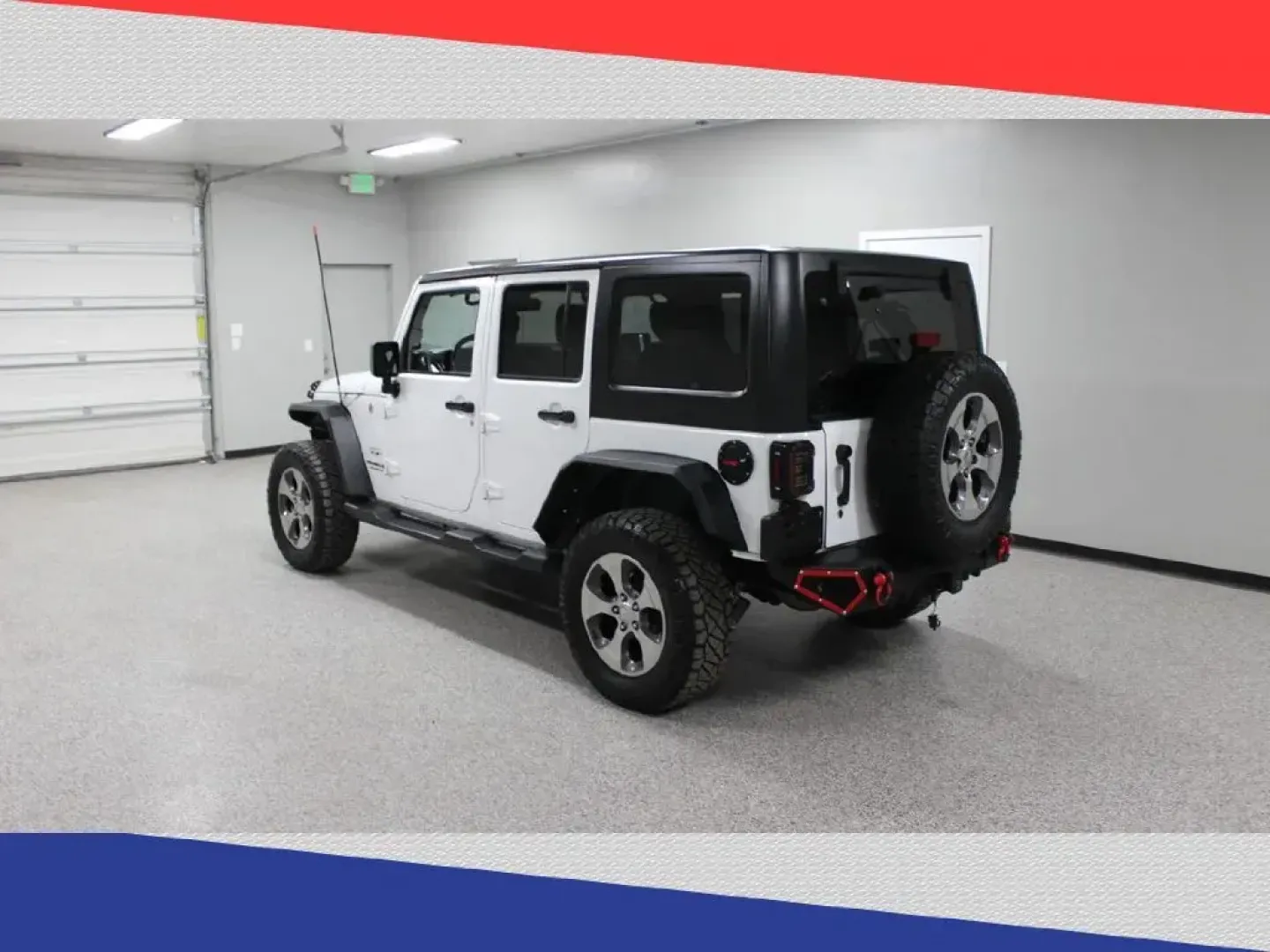 2017 Jeep Wrangler Unlimited Sahara 4WD (1C4HJWEG8HL) with an 3.6L V6 DOHC 24V FFV engine, Automatic transmission, located at 5170 N La Cholla Blvd, Tucson, AZ, 85705, (520) 989-0282, 32.228245, -111.011742 - 2017 Jeep Wrangler - Photo#4