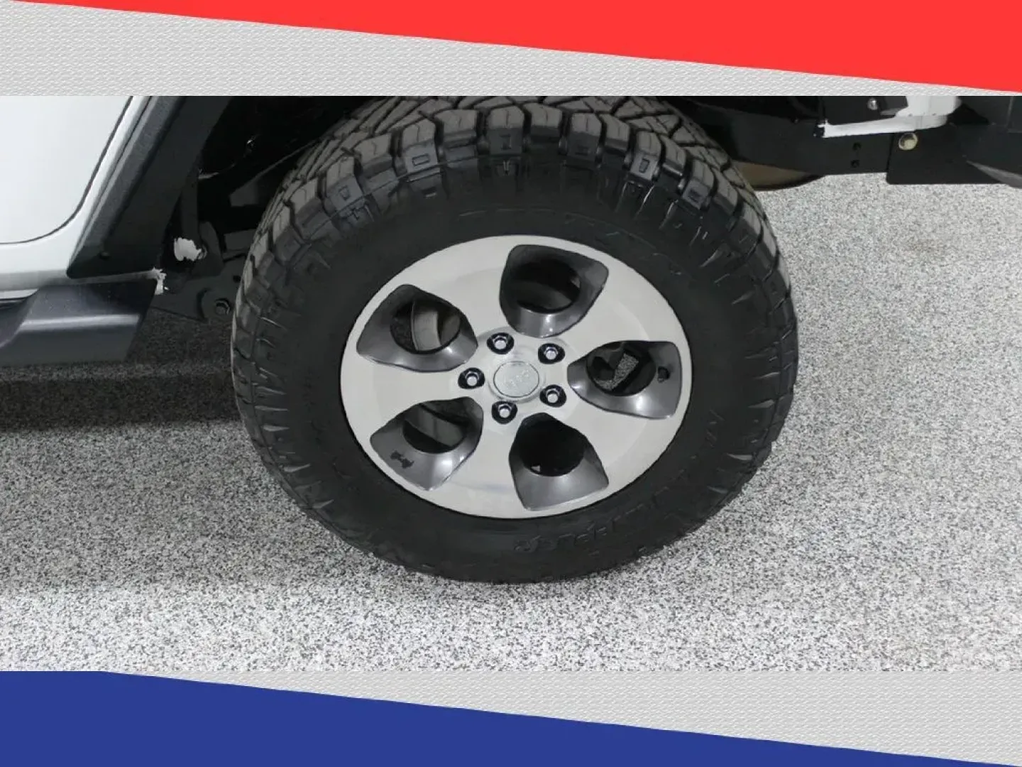 2017 Jeep Wrangler Unlimited Sahara 4WD (1C4HJWEG8HL) with an 3.6L V6 DOHC 24V FFV engine, Automatic transmission, located at 5170 N La Cholla Blvd, Tucson, AZ, 85705, (520) 989-0282, 32.228245, -111.011742 - 2017 Jeep Wrangler - Photo#39