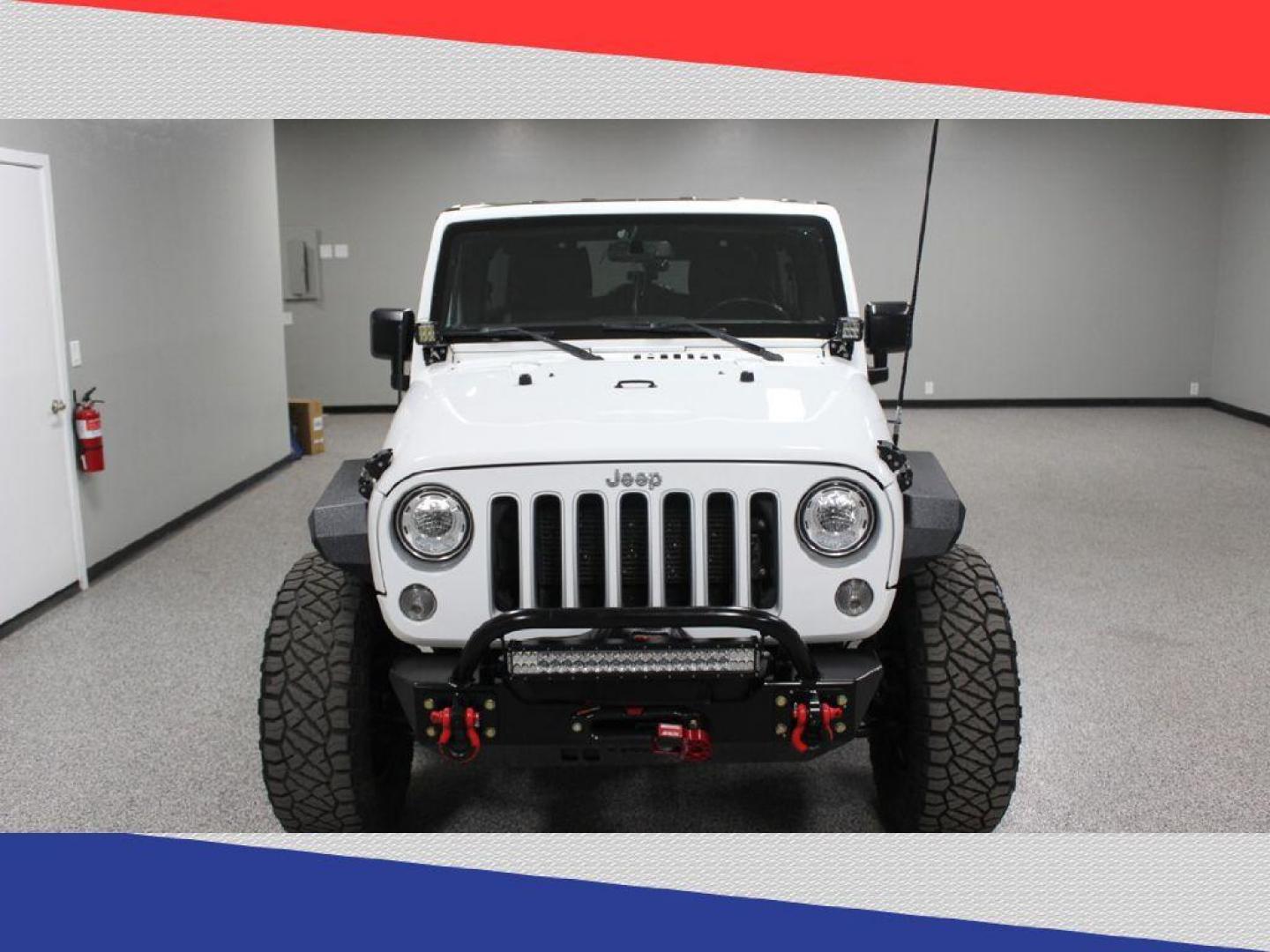 2017 Jeep Wrangler Unlimited Sahara 4WD (1C4HJWEG8HL) with an 3.6L V6 DOHC 24V FFV engine, Automatic transmission, located at 5170 N La Cholla Blvd, Tucson, AZ, 85705, (520) 989-0282, 32.228245, -111.011742 - 2017 Jeep Wrangler - Photo#7