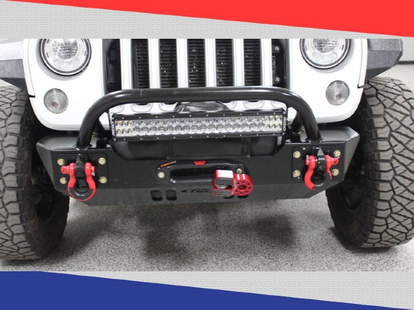 2017 Jeep Wrangler Unlimited Sahara 4WD (1C4HJWEG8HL) with an 3.6L V6 DOHC 24V FFV engine, Automatic transmission, located at 5170 N La Cholla Blvd, Tucson, AZ, 85705, (520) 989-0282, 32.228245, -111.011742 - 2017 Jeep Wrangler - Photo#8