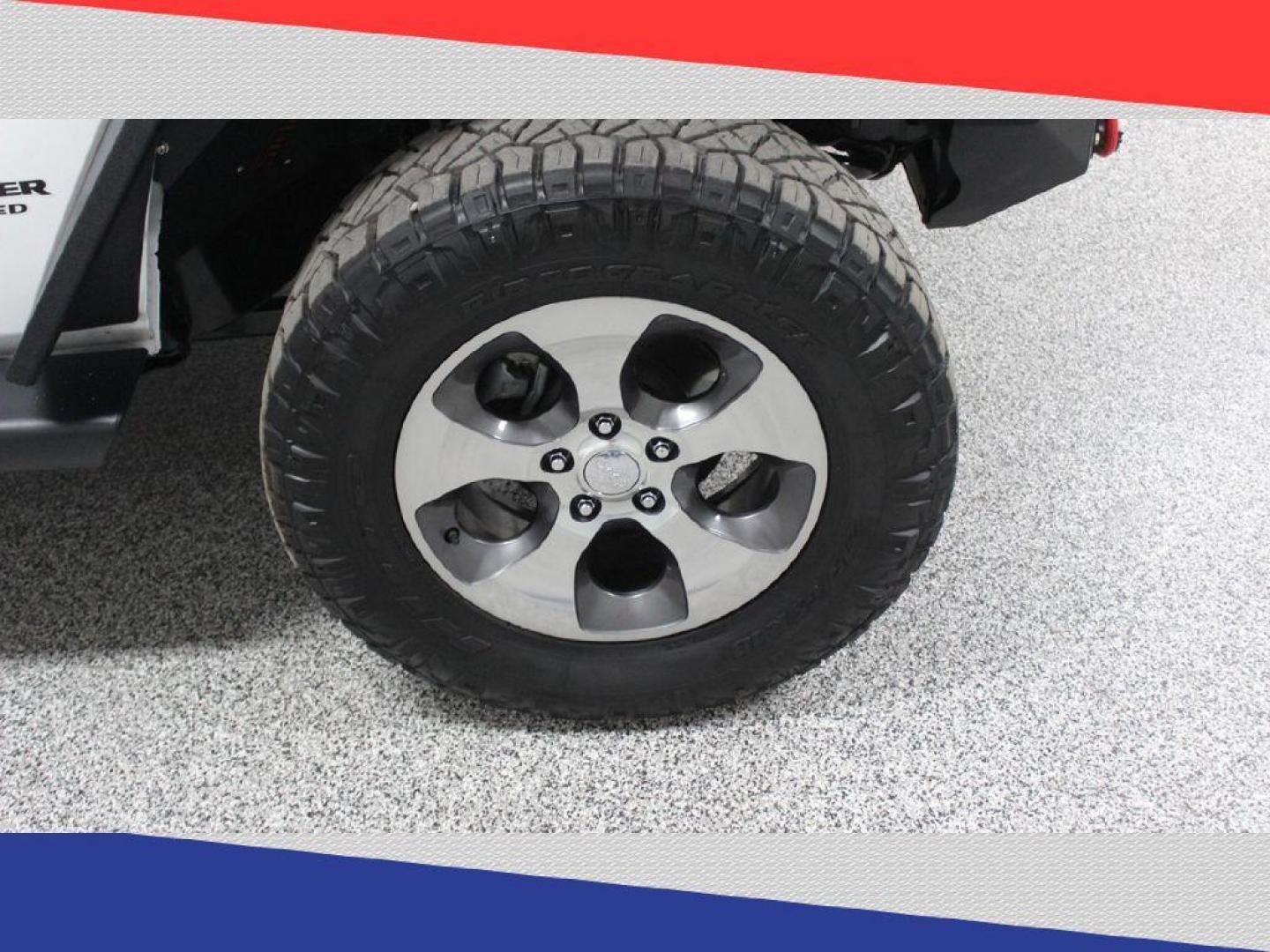 2017 Jeep Wrangler Unlimited Sahara 4WD (1C4HJWEG8HL) with an 3.6L V6 DOHC 24V FFV engine, Automatic transmission, located at 5170 N La Cholla Blvd, Tucson, AZ, 85705, (520) 989-0282, 32.228245, -111.011742 - 2017 Jeep Wrangler - Photo#37