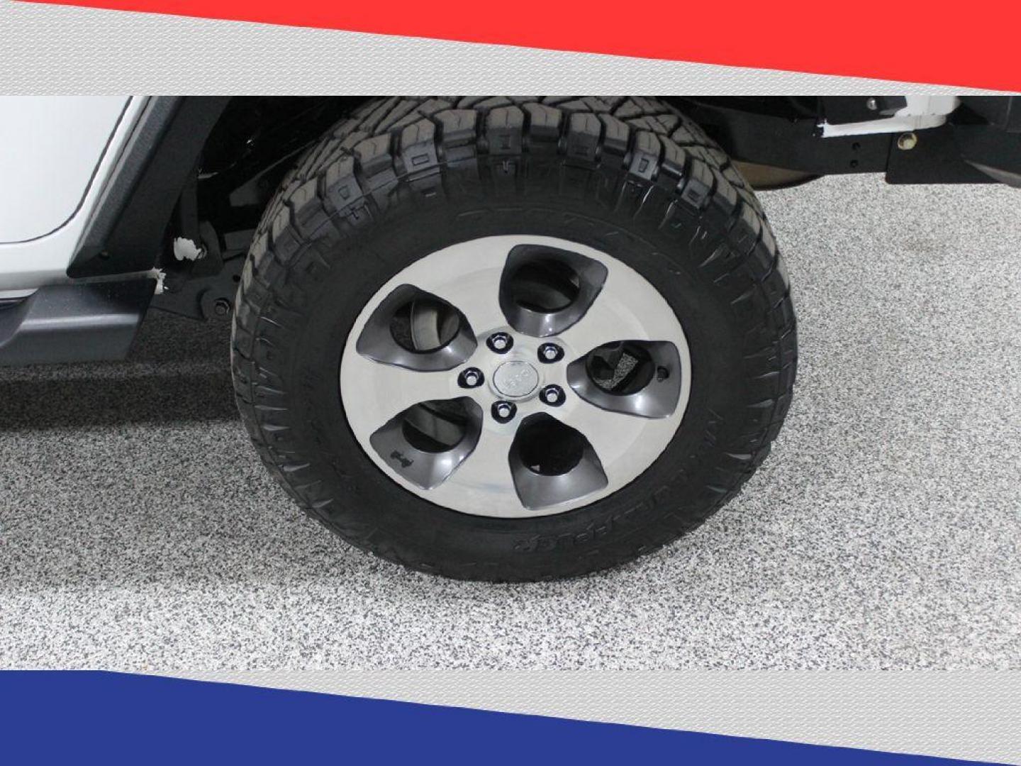 2017 Jeep Wrangler Unlimited Sahara 4WD (1C4HJWEG8HL) with an 3.6L V6 DOHC 24V FFV engine, Automatic transmission, located at 5170 N La Cholla Blvd, Tucson, AZ, 85705, (520) 989-0282, 32.228245, -111.011742 - 2017 Jeep Wrangler - Photo#39