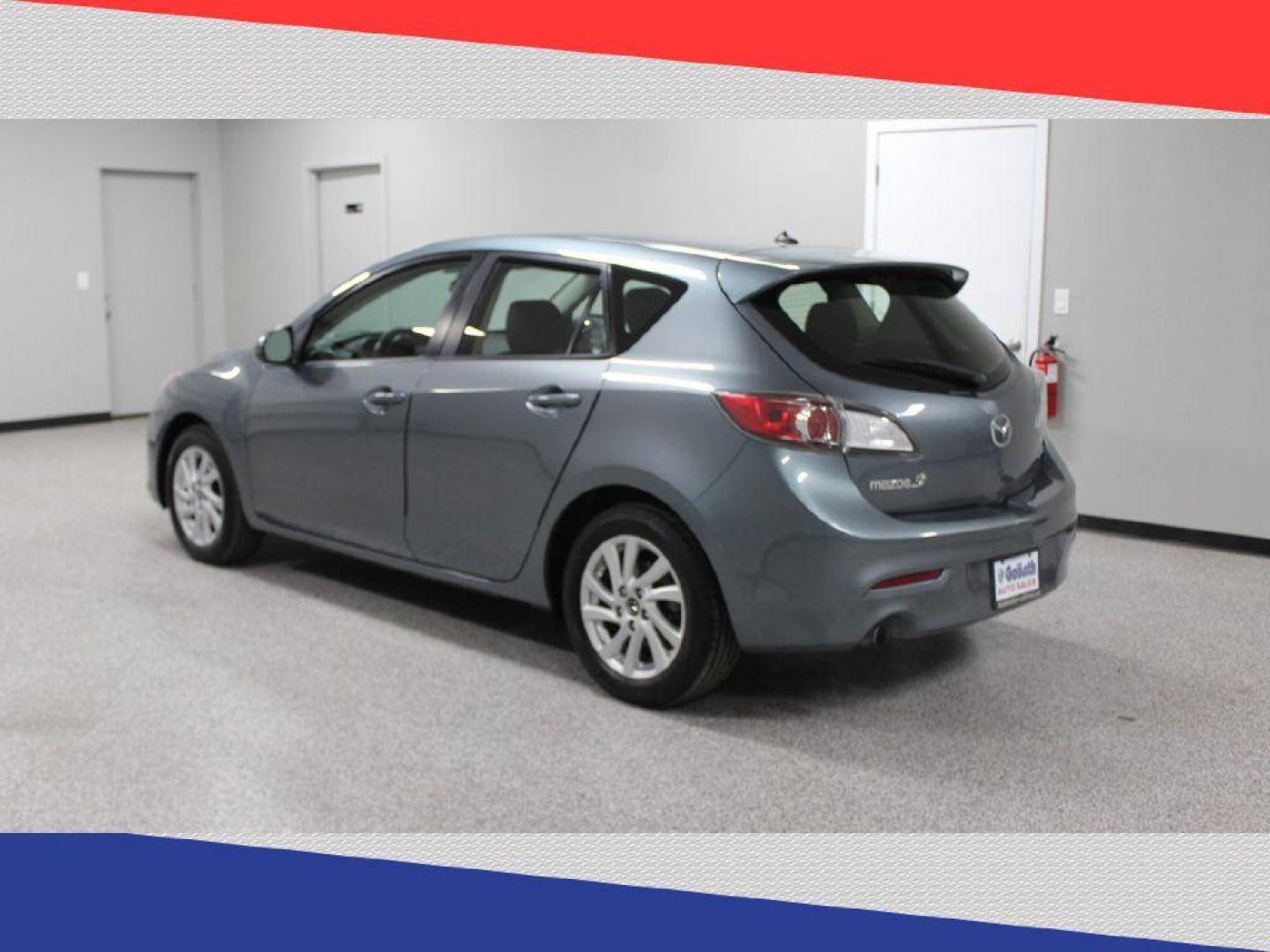 2013 Mazda MAZDA3 i Grand Touring MT 5-Door (JM1BL1MP7D1) with an 2.0L L4 DOHC 16V engine, 5-Speed Manual transmission, located at 5170 N La Cholla Blvd, Tucson, AZ, 85705, (520) 989-0282, 32.228245, -111.011742 - 2013 Mazda MAZDA3 - Photo#4