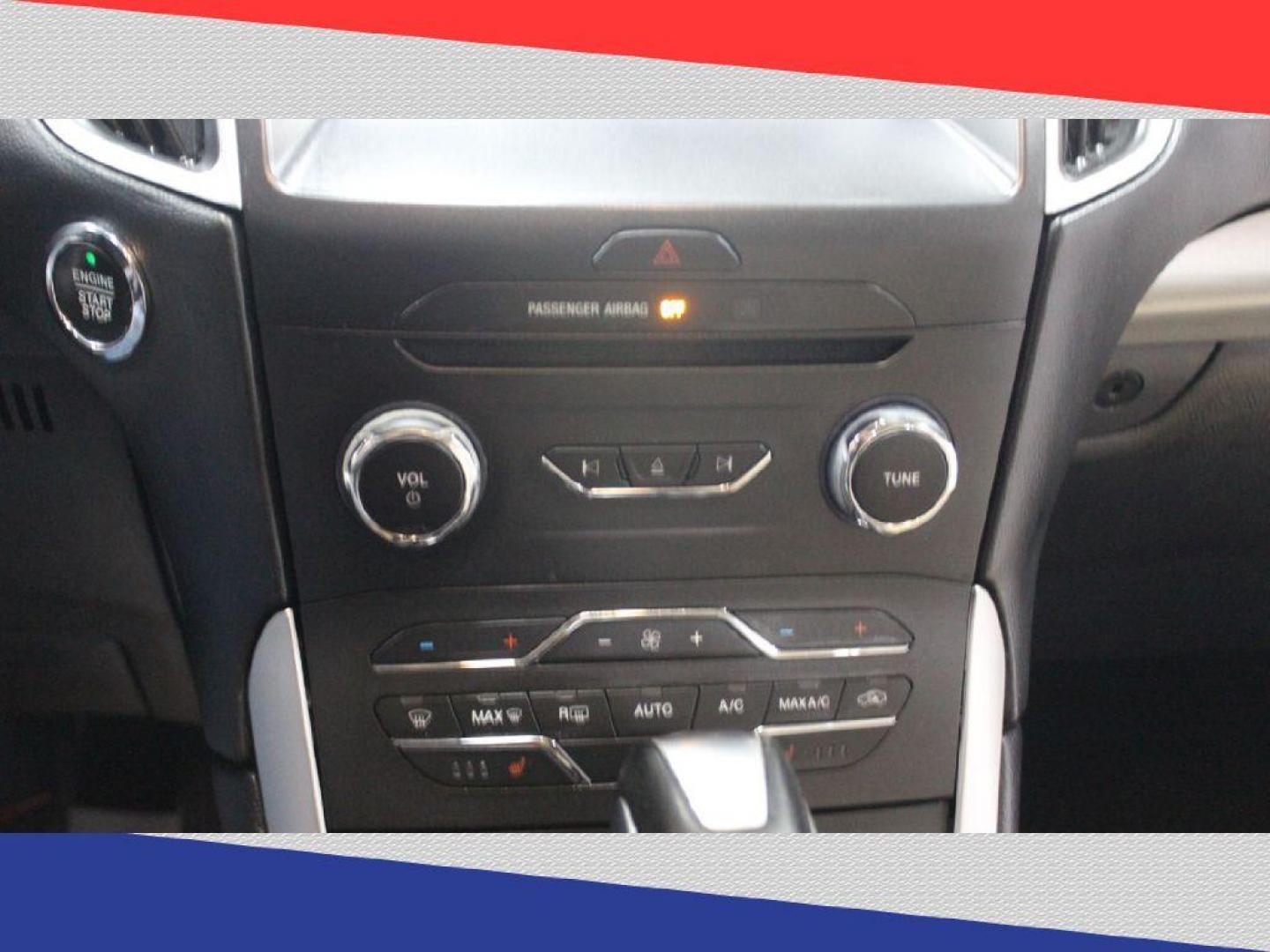 2016 Ford Edge SEL FWD (2FMPK3J98GB) with an 2.0L L4 DOHC 16V engine, 6A transmission, located at 5170 N La Cholla Blvd, Tucson, AZ, 85705, (520) 989-0282, 32.228245, -111.011742 - 2016 Ford Edge - Photo#19