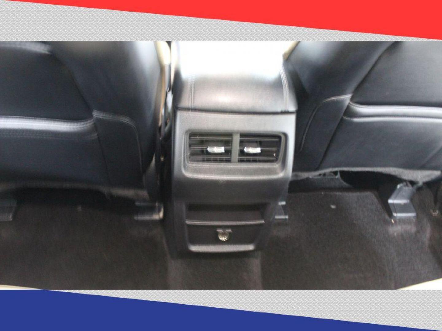 2016 Ford Edge SEL FWD (2FMPK3J98GB) with an 2.0L L4 DOHC 16V engine, 6A transmission, located at 5170 N La Cholla Blvd, Tucson, AZ, 85705, (520) 989-0282, 32.228245, -111.011742 - 2016 Ford Edge - Photo#23
