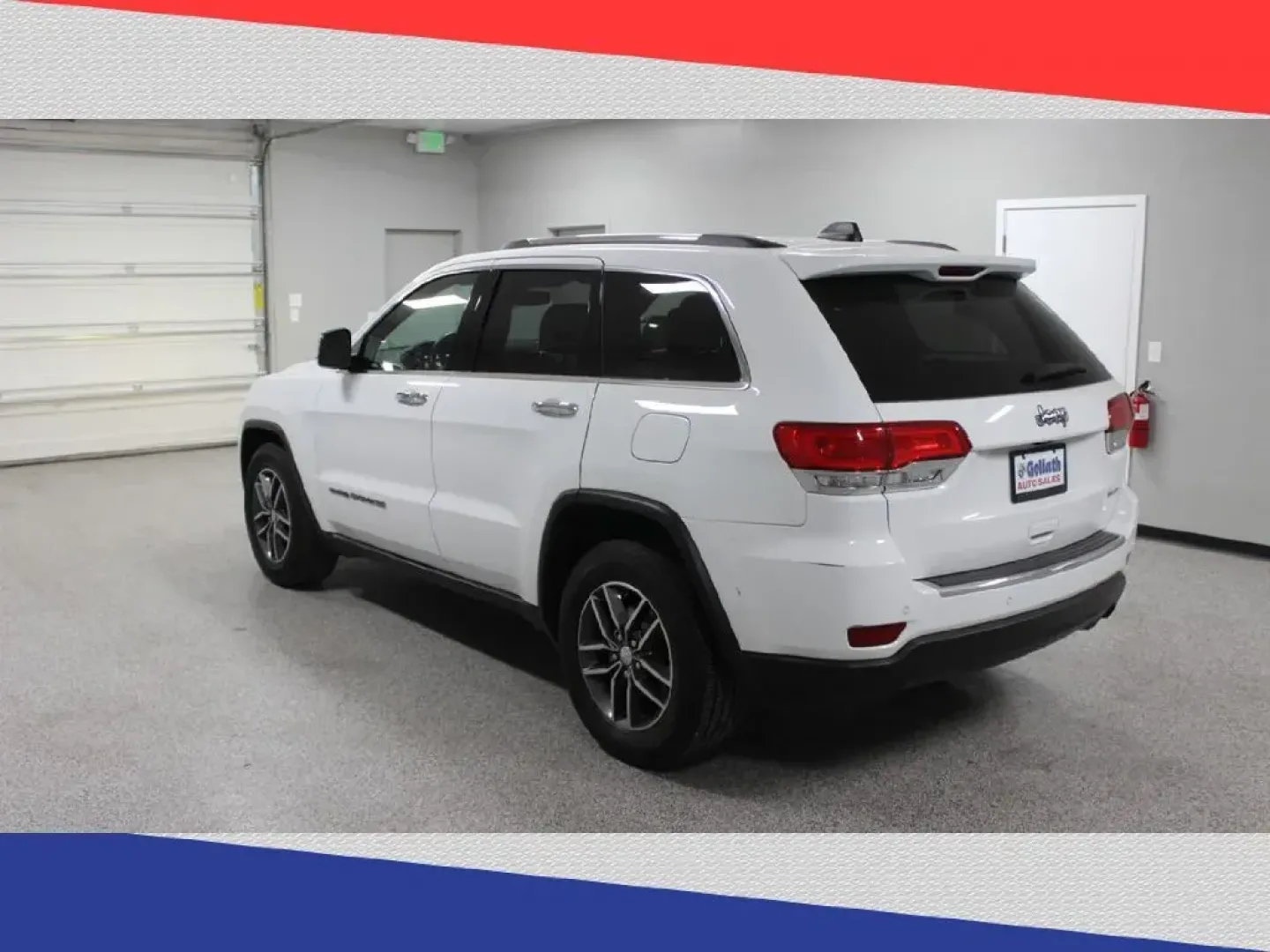 2017 Jeep Grand Cherokee Limited 2WD (1C4RJEBG5HC) with an 3.6L V6 DOHC 24V engine, 8A transmission, located at 5170 N La Cholla Blvd, Tucson, AZ, 85705, (520) 989-0282, 32.228245, -111.011742 - 2017 Jeep Grand Cherokee - Photo#4