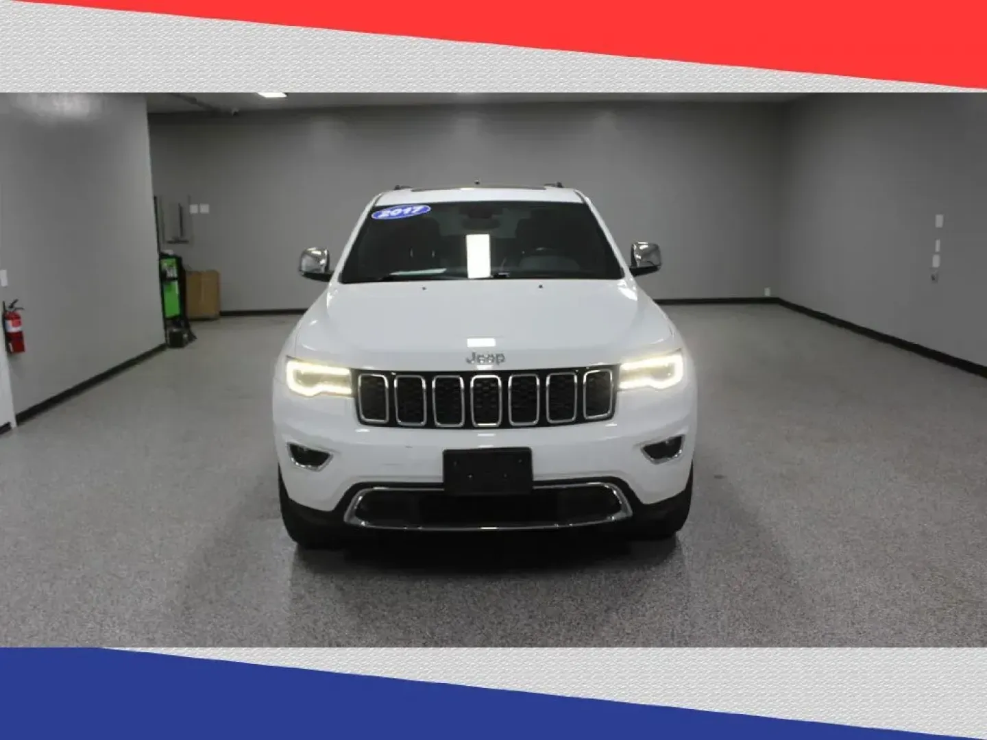 2017 Jeep Grand Cherokee Limited 2WD (1C4RJEBG5HC) with an 3.6L V6 DOHC 24V engine, 8A transmission, located at 5170 N La Cholla Blvd, Tucson, AZ, 85705, (520) 989-0282, 32.228245, -111.011742 - 2017 Jeep Grand Cherokee - Photo#7
