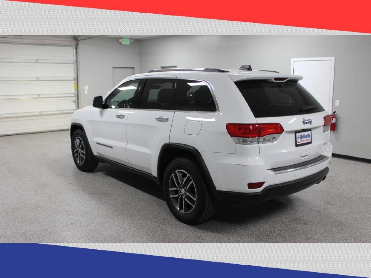 2017 Jeep Grand Cherokee Limited 2WD (1C4RJEBG5HC) with an 3.6L V6 DOHC 24V engine, 8A transmission, located at 5170 N La Cholla Blvd, Tucson, AZ, 85705, (520) 989-0282, 32.228245, -111.011742 - 2017 Jeep Grand Cherokee - Photo#4