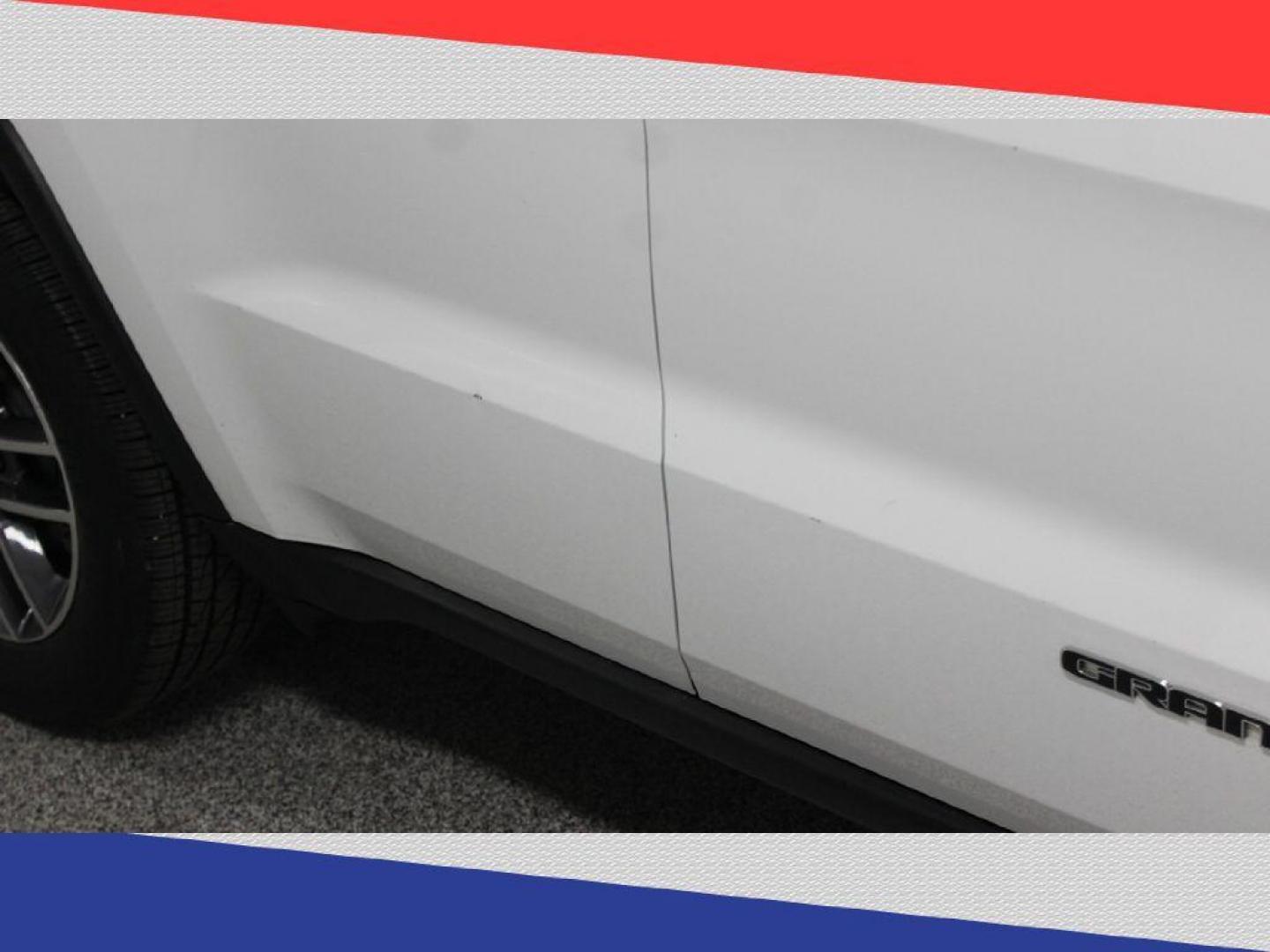 2017 Jeep Grand Cherokee Limited 2WD (1C4RJEBG5HC) with an 3.6L V6 DOHC 24V engine, 8A transmission, located at 5170 N La Cholla Blvd, Tucson, AZ, 85705, (520) 989-0282, 32.228245, -111.011742 - 2017 Jeep Grand Cherokee - Photo#40