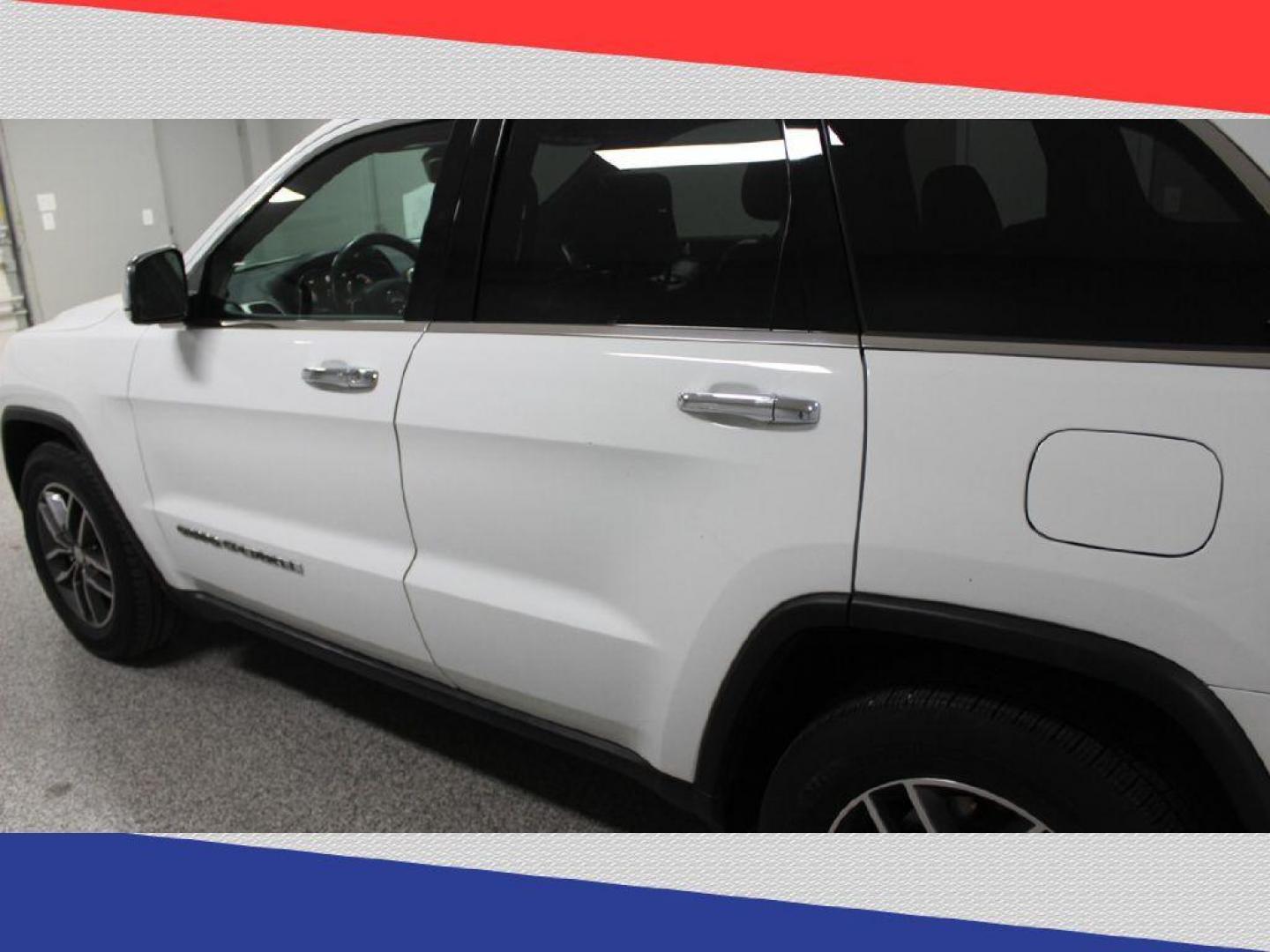 2017 Jeep Grand Cherokee Limited 2WD (1C4RJEBG5HC) with an 3.6L V6 DOHC 24V engine, 8A transmission, located at 5170 N La Cholla Blvd, Tucson, AZ, 85705, (520) 989-0282, 32.228245, -111.011742 - 2017 Jeep Grand Cherokee - Photo#43