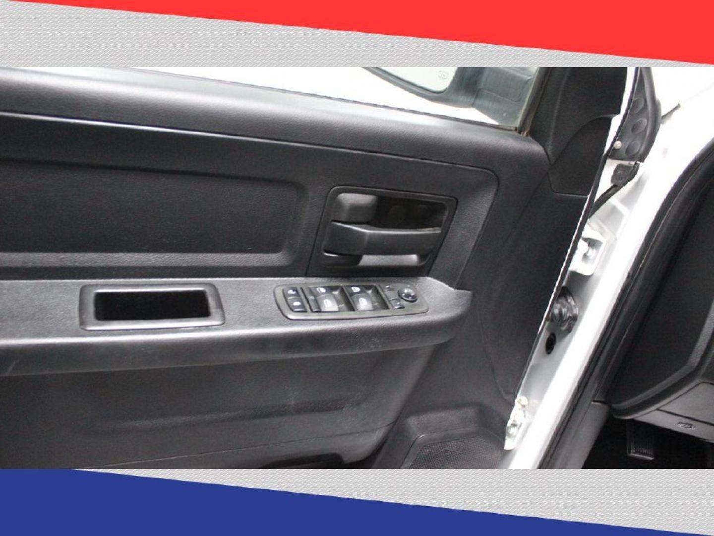 2013 Ram 2500 Tradesman Crew Cab SWB 4WD (3C6TR5CT4DG) with an 5.7L V8 OHV 16V engine, 6-Speed Automatic transmission, located at 5170 N La Cholla Blvd, Tucson, AZ, 85705, (520) 989-0282, 32.228245, -111.011742 - 2013 Ram 2500 - Photo#12