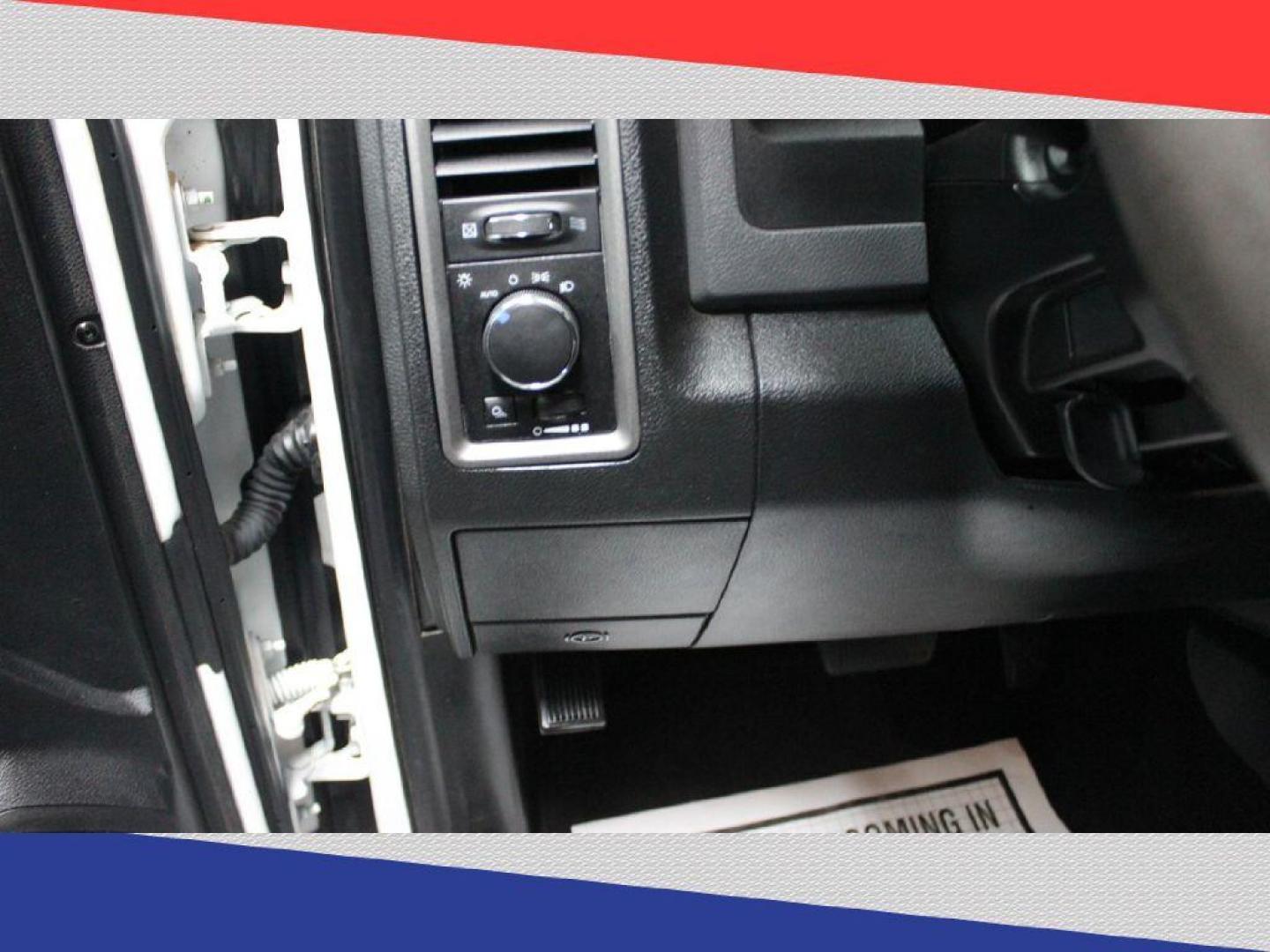 2013 Ram 2500 Tradesman Crew Cab SWB 4WD (3C6TR5CT4DG) with an 5.7L V8 OHV 16V engine, 6-Speed Automatic transmission, located at 5170 N La Cholla Blvd, Tucson, AZ, 85705, (520) 989-0282, 32.228245, -111.011742 - 2013 Ram 2500 - Photo#13
