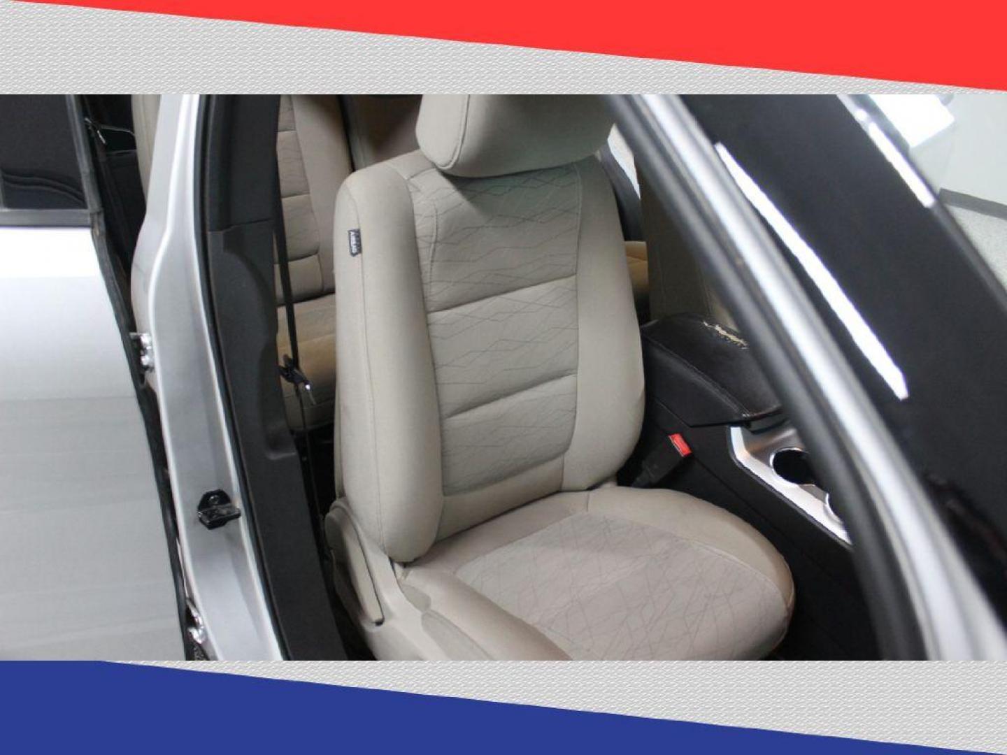 2015 Ford Explorer Base FWD (1FM5K7B83FG) with an 3.5L V6 DOHC 24V engine, 6-Speed Automatic transmission, located at 5170 N La Cholla Blvd, Tucson, AZ, 85705, (520) 989-0282, 32.228245, -111.011742 - 2015 Ford Explorer - Photo#32