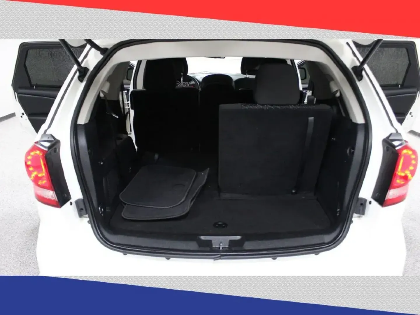 2018 Dodge Journey SXT (3C4PDCBG0JT) with an 3.6L V6 DOHC 24V engine, 4A transmission, located at 5170 N La Cholla Blvd, Tucson, AZ, 85705, (520) 989-0282, 32.228245, -111.011742 - 2018 Dodge Journey - Photo#27