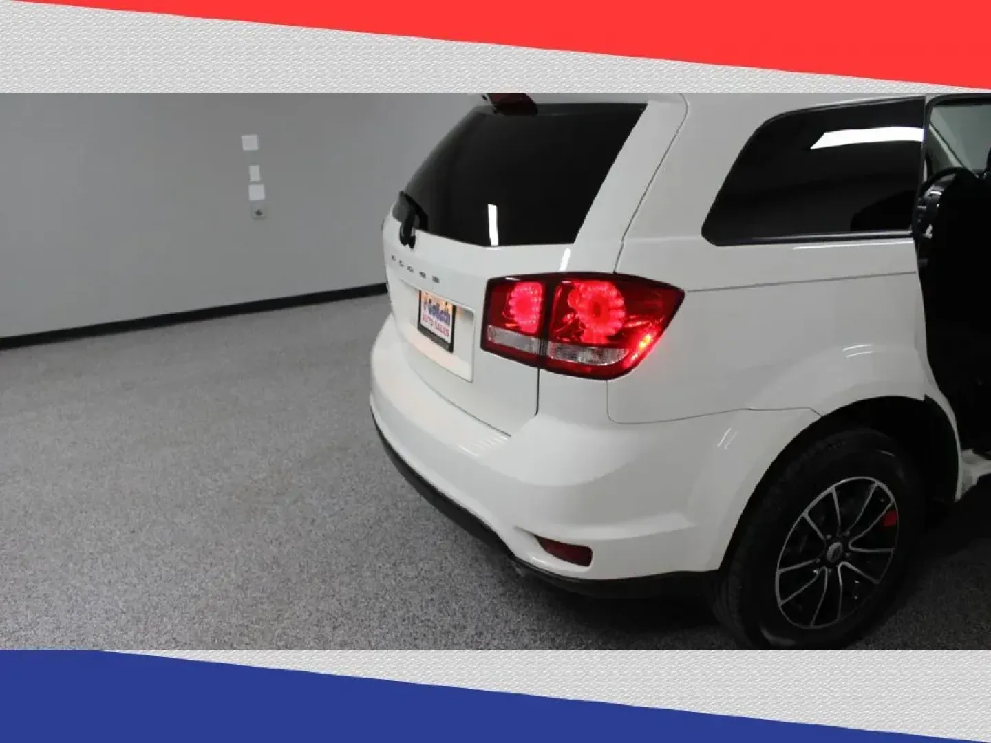 2018 Dodge Journey SXT (3C4PDCBG0JT) with an 3.6L V6 DOHC 24V engine, 4A transmission, located at 5170 N La Cholla Blvd, Tucson, AZ, 85705, (520) 989-0282, 32.228245, -111.011742 - 2018 Dodge Journey - Photo#28
