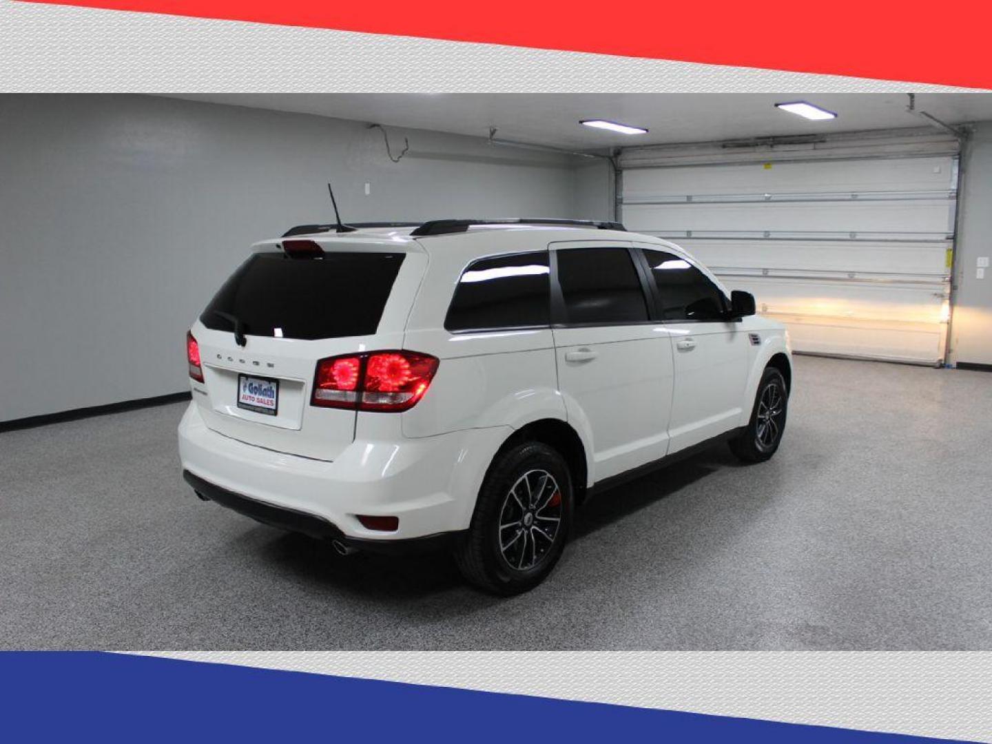2018 Dodge Journey SXT (3C4PDCBG0JT) with an 3.6L V6 DOHC 24V engine, 4A transmission, located at 5170 N La Cholla Blvd, Tucson, AZ, 85705, (520) 989-0282, 32.228245, -111.011742 - 2018 Dodge Journey - Photo#2