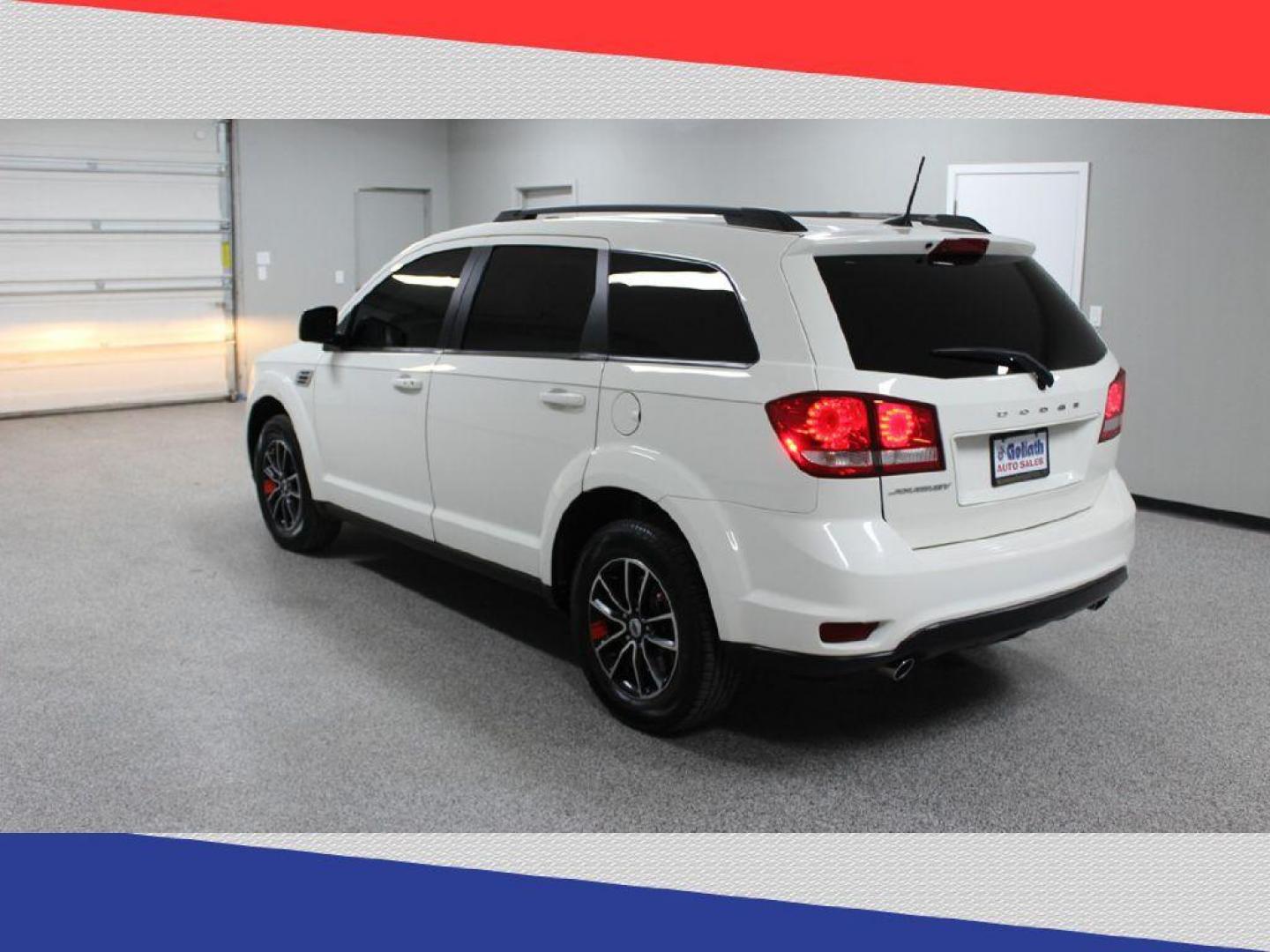 2018 Dodge Journey SXT (3C4PDCBG0JT) with an 3.6L V6 DOHC 24V engine, 4A transmission, located at 5170 N La Cholla Blvd, Tucson, AZ, 85705, (520) 989-0282, 32.228245, -111.011742 - 2018 Dodge Journey - Photo#4