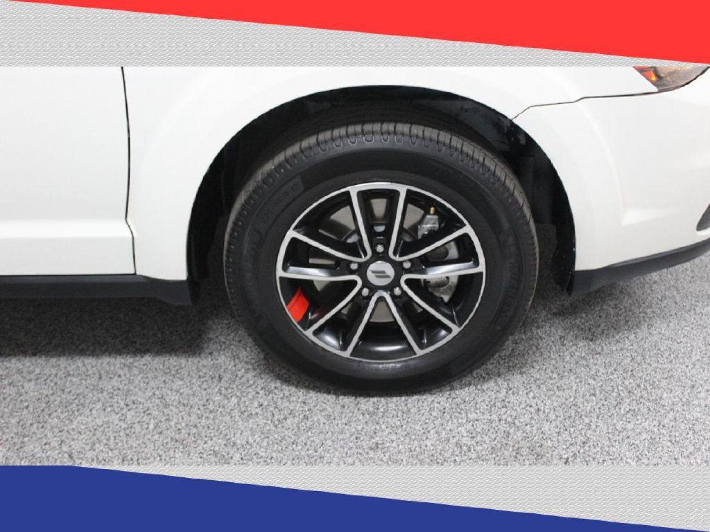 2018 Dodge Journey SXT (3C4PDCBG0JT) with an 3.6L V6 DOHC 24V engine, 4A transmission, located at 5170 N La Cholla Blvd, Tucson, AZ, 85705, (520) 989-0282, 32.228245, -111.011742 - 2018 Dodge Journey - Photo#36
