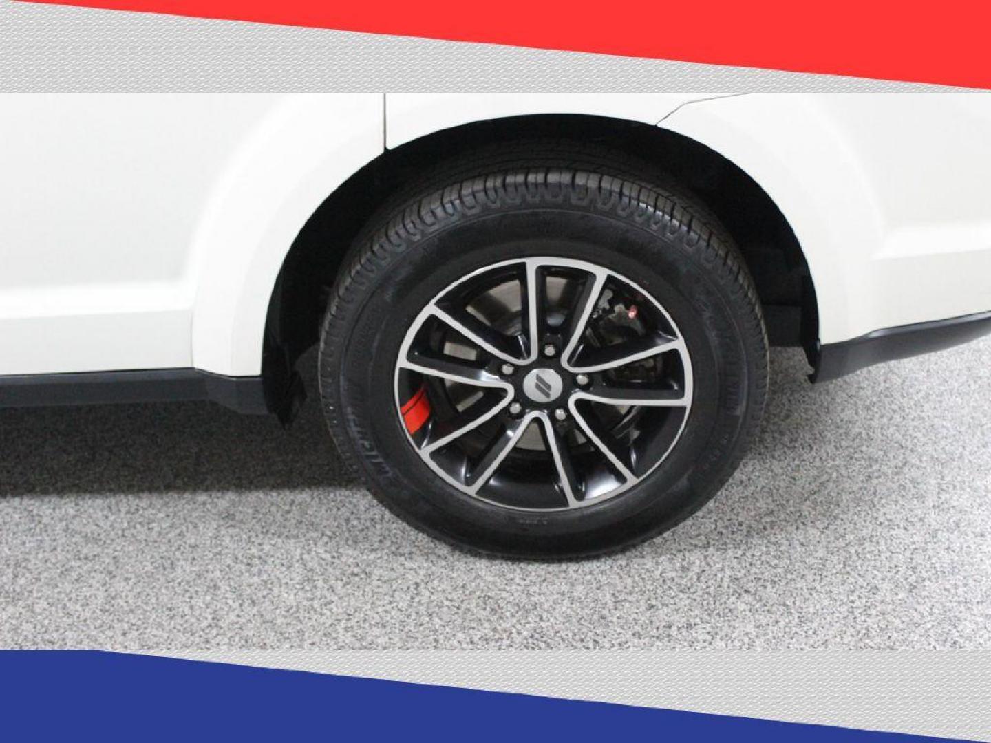 2018 Dodge Journey SXT (3C4PDCBG0JT) with an 3.6L V6 DOHC 24V engine, 4A transmission, located at 5170 N La Cholla Blvd, Tucson, AZ, 85705, (520) 989-0282, 32.228245, -111.011742 - 2018 Dodge Journey - Photo#38