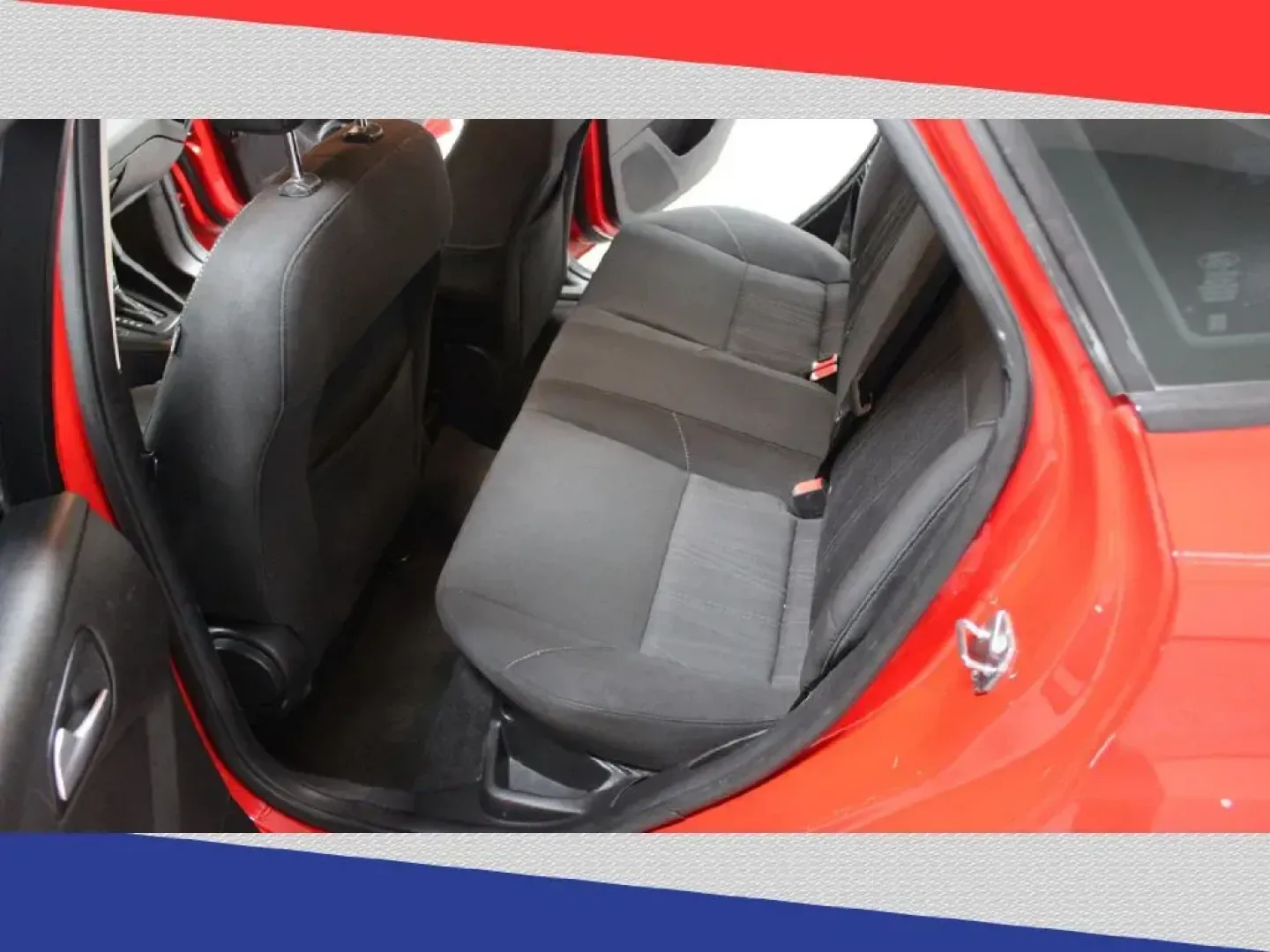2017 Ford Focus SE Sedan (1FADP3F28HL) with an 2.0L L4 DOHC 16V engine, Automatic transmission, located at 5170 N La Cholla Blvd, Tucson, AZ, 85705, (520) 989-0282, 32.228245, -111.011742 - 2017 Ford Focus - Photo#20