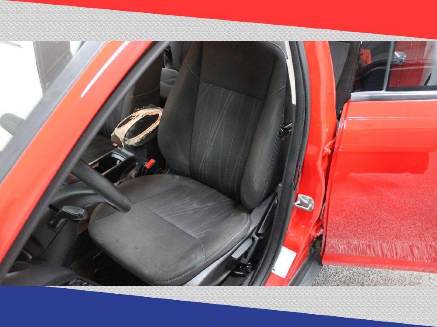2017 Ford Focus SE Sedan (1FADP3F28HL) with an 2.0L L4 DOHC 16V engine, Automatic transmission, located at 5170 N La Cholla Blvd, Tucson, AZ, 85705, (520) 989-0282, 32.228245, -111.011742 - 2017 Ford Focus - Photo#11