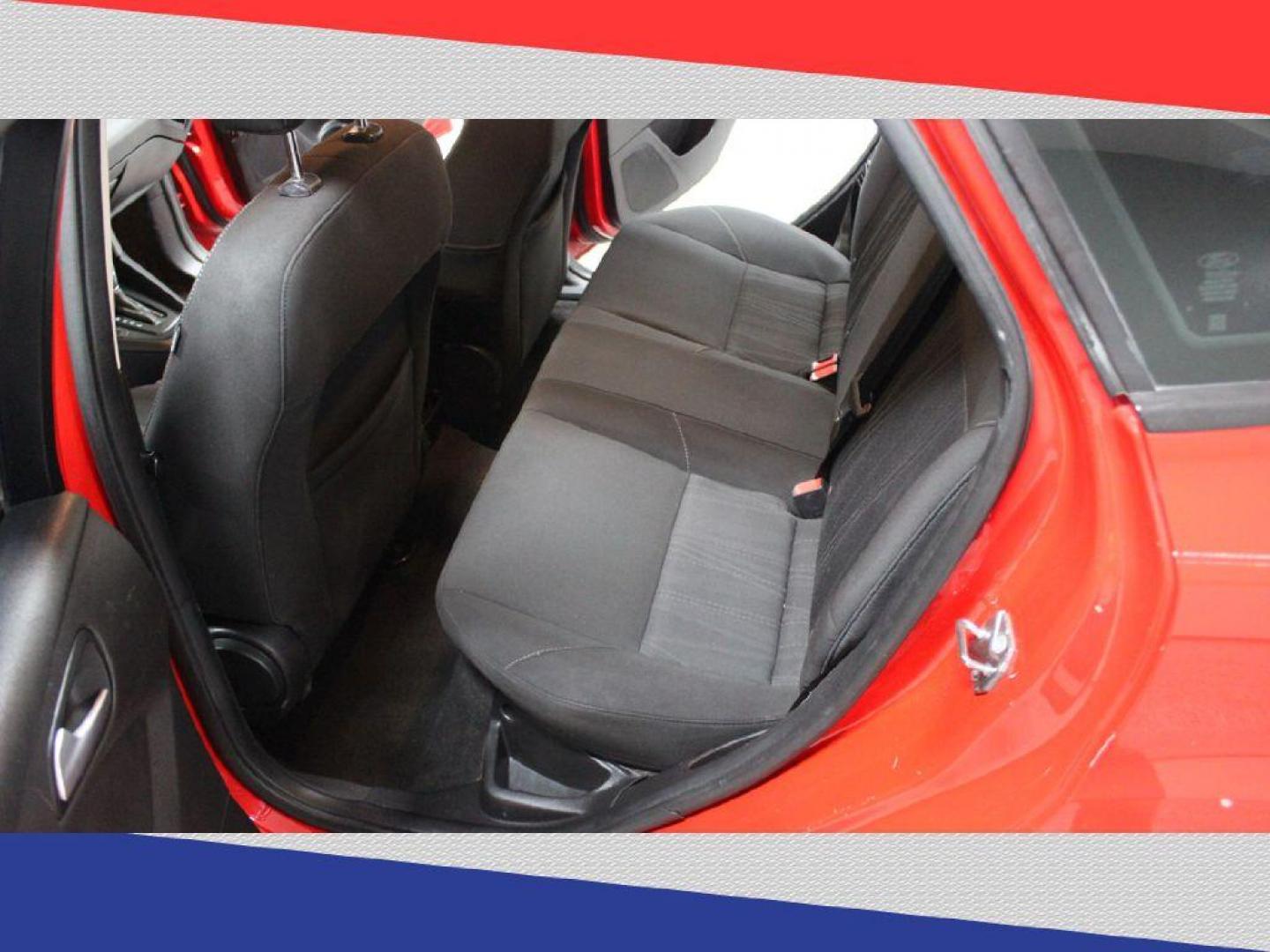 2017 Ford Focus SE Sedan (1FADP3F28HL) with an 2.0L L4 DOHC 16V engine, Automatic transmission, located at 5170 N La Cholla Blvd, Tucson, AZ, 85705, (520) 989-0282, 32.228245, -111.011742 - 2017 Ford Focus - Photo#20