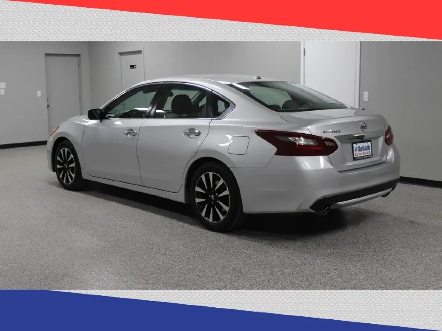 2018 Nissan Altima 2.5 (1N4AL3AP3JC) with an 2.5L L4 DOHC 16V engine, CVT transmission, located at 5170 N La Cholla Blvd, Tucson, AZ, 85705, (520) 989-0282, 32.228245, -111.011742 - 2018 Nissan Altima - Photo#4