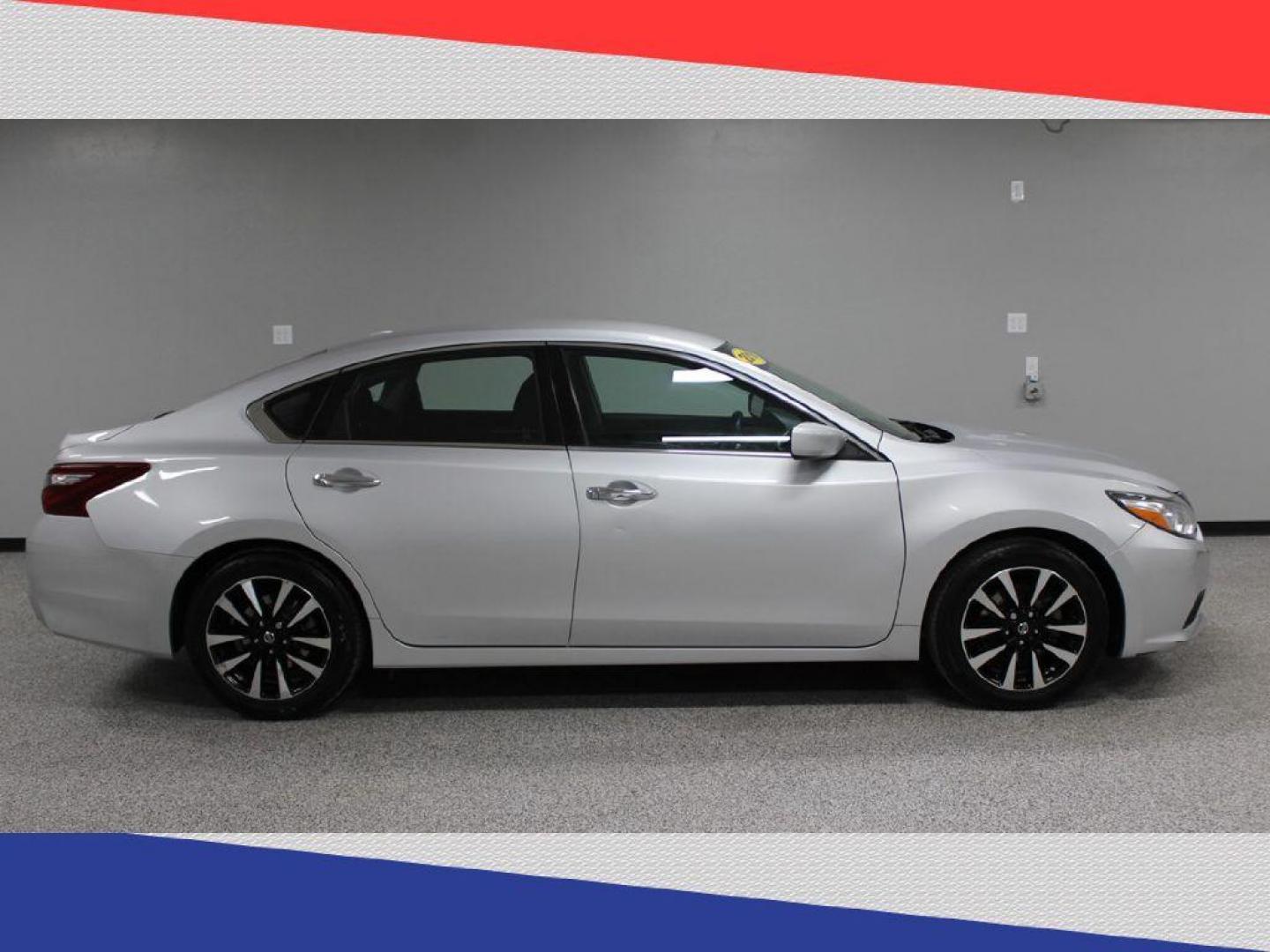 2018 Nissan Altima 2.5 (1N4AL3AP3JC) with an 2.5L L4 DOHC 16V engine, CVT transmission, located at 5170 N La Cholla Blvd, Tucson, AZ, 85705, (520) 989-0282, 32.228245, -111.011742 - 2018 Nissan Altima - Photo#1