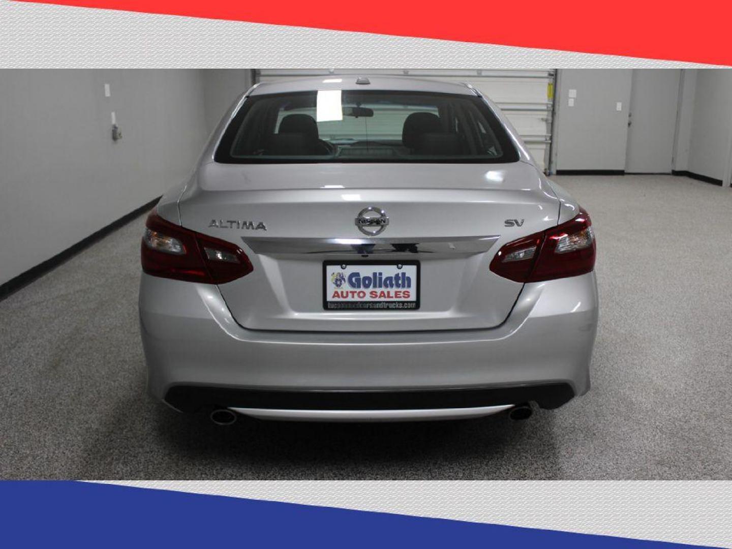 2018 Nissan Altima 2.5 (1N4AL3AP3JC) with an 2.5L L4 DOHC 16V engine, CVT transmission, located at 5170 N La Cholla Blvd, Tucson, AZ, 85705, (520) 989-0282, 32.228245, -111.011742 - 2018 Nissan Altima - Photo#3