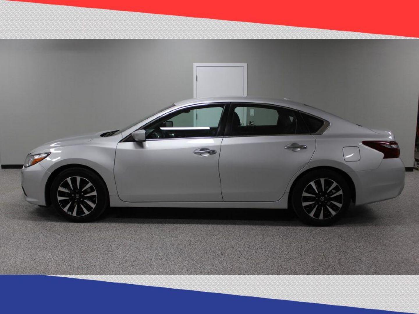 2018 Nissan Altima 2.5 (1N4AL3AP3JC) with an 2.5L L4 DOHC 16V engine, CVT transmission, located at 5170 N La Cholla Blvd, Tucson, AZ, 85705, (520) 989-0282, 32.228245, -111.011742 - 2018 Nissan Altima - Photo#5